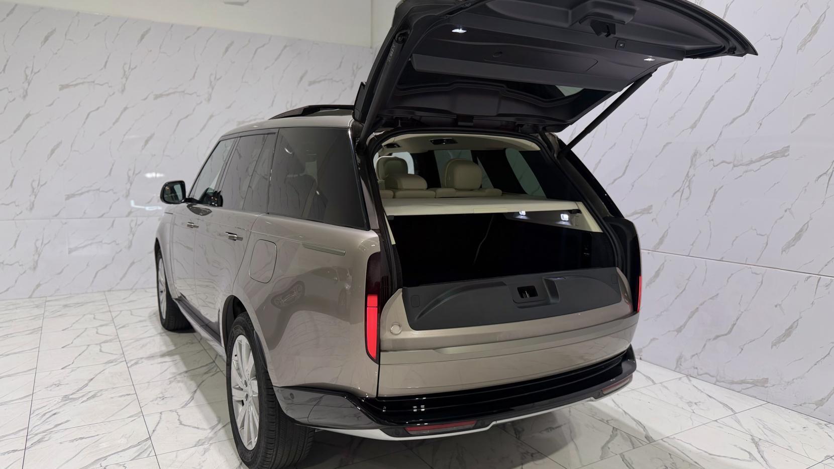 Land Rover Range Rover view 42