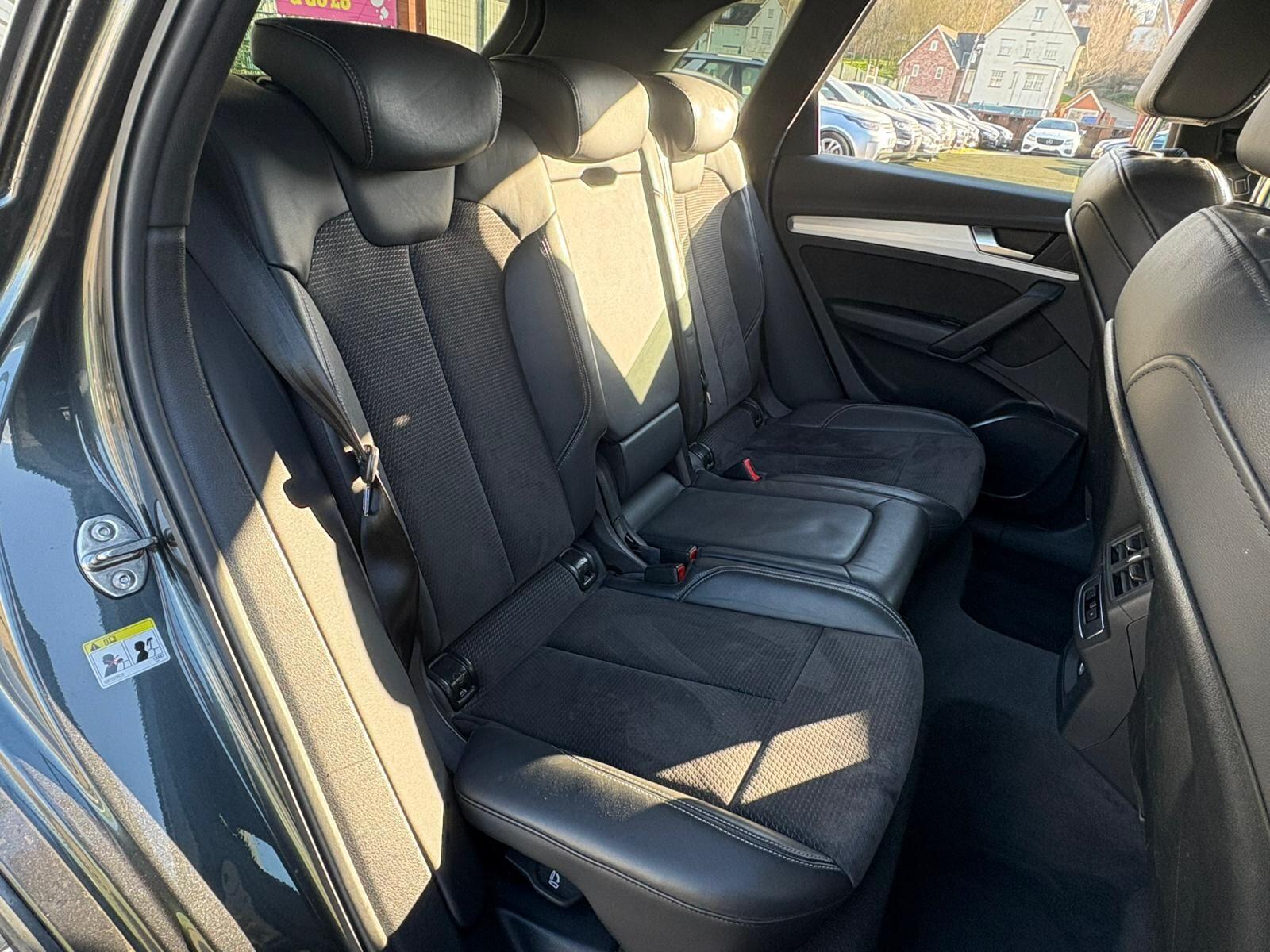 Audi Q5 view 17