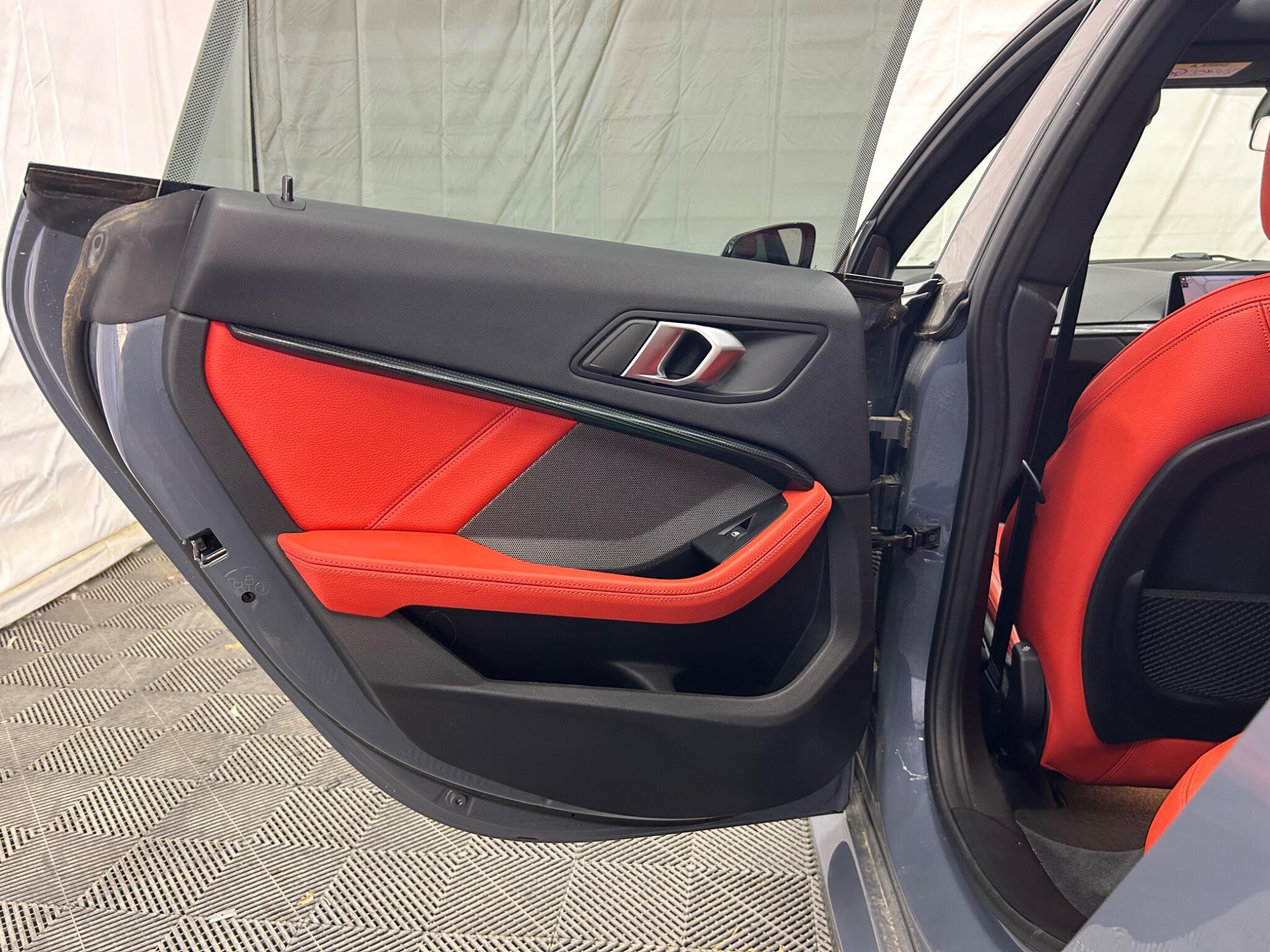 BMW 2 Series view 32