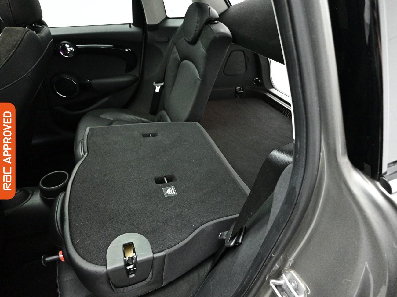 Mini Hatch view 26