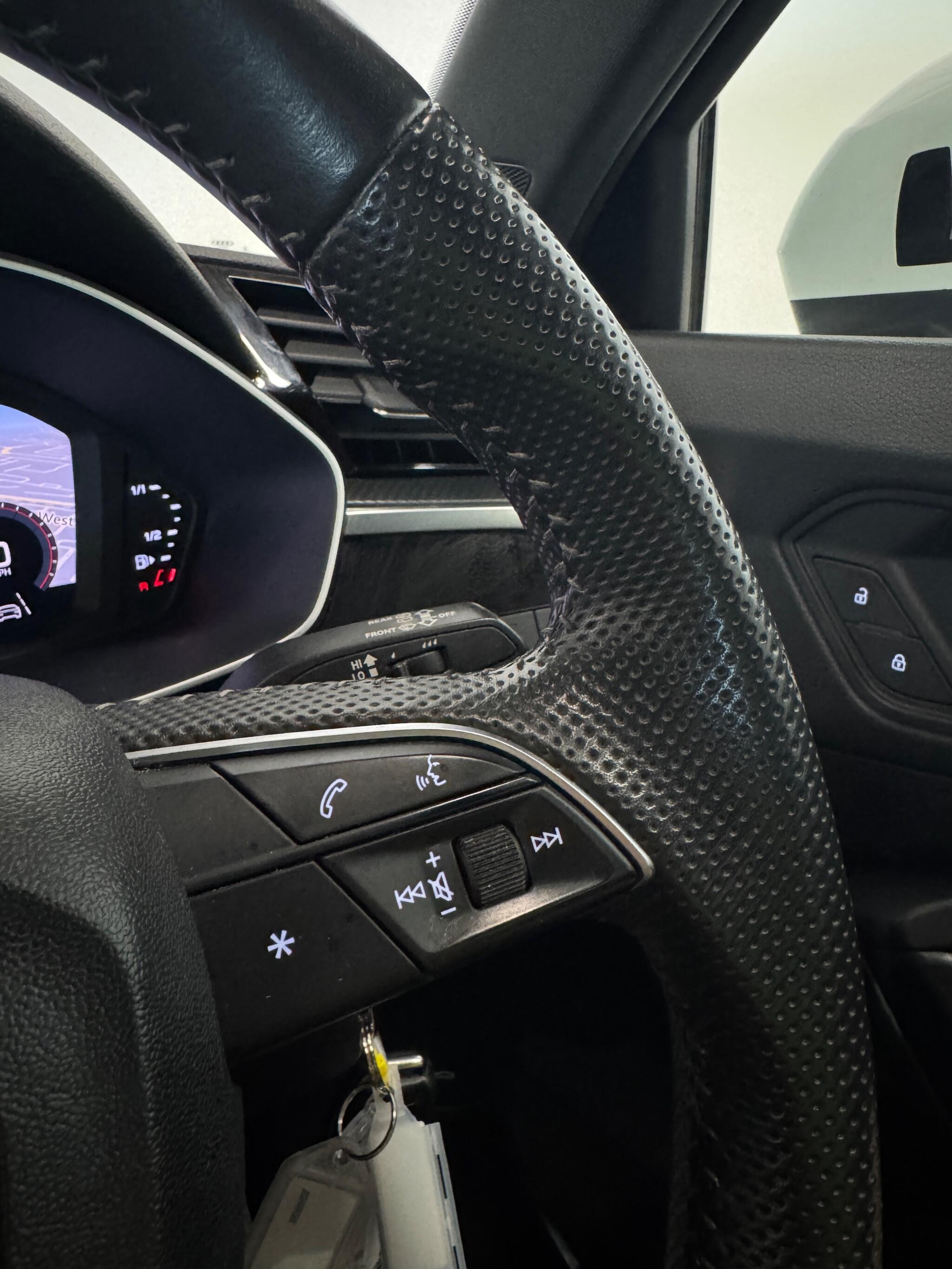 Audi Q3 view 27