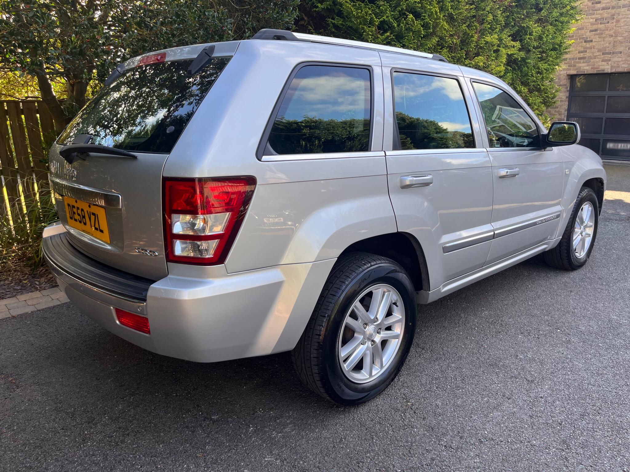 Jeep Grand Cherokee view 12
