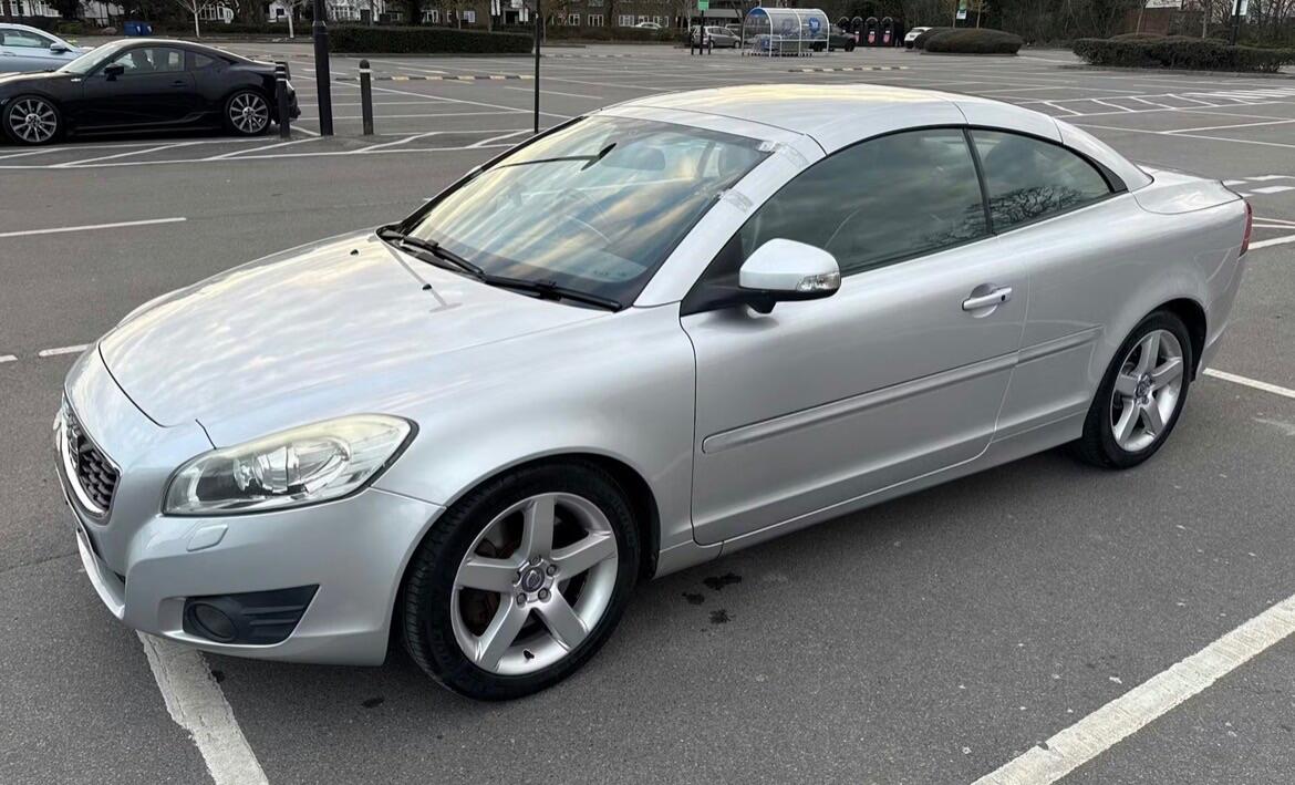 2010 Volvo C70 2.5 T5 SE Lux Geartronic 2dr image 2
