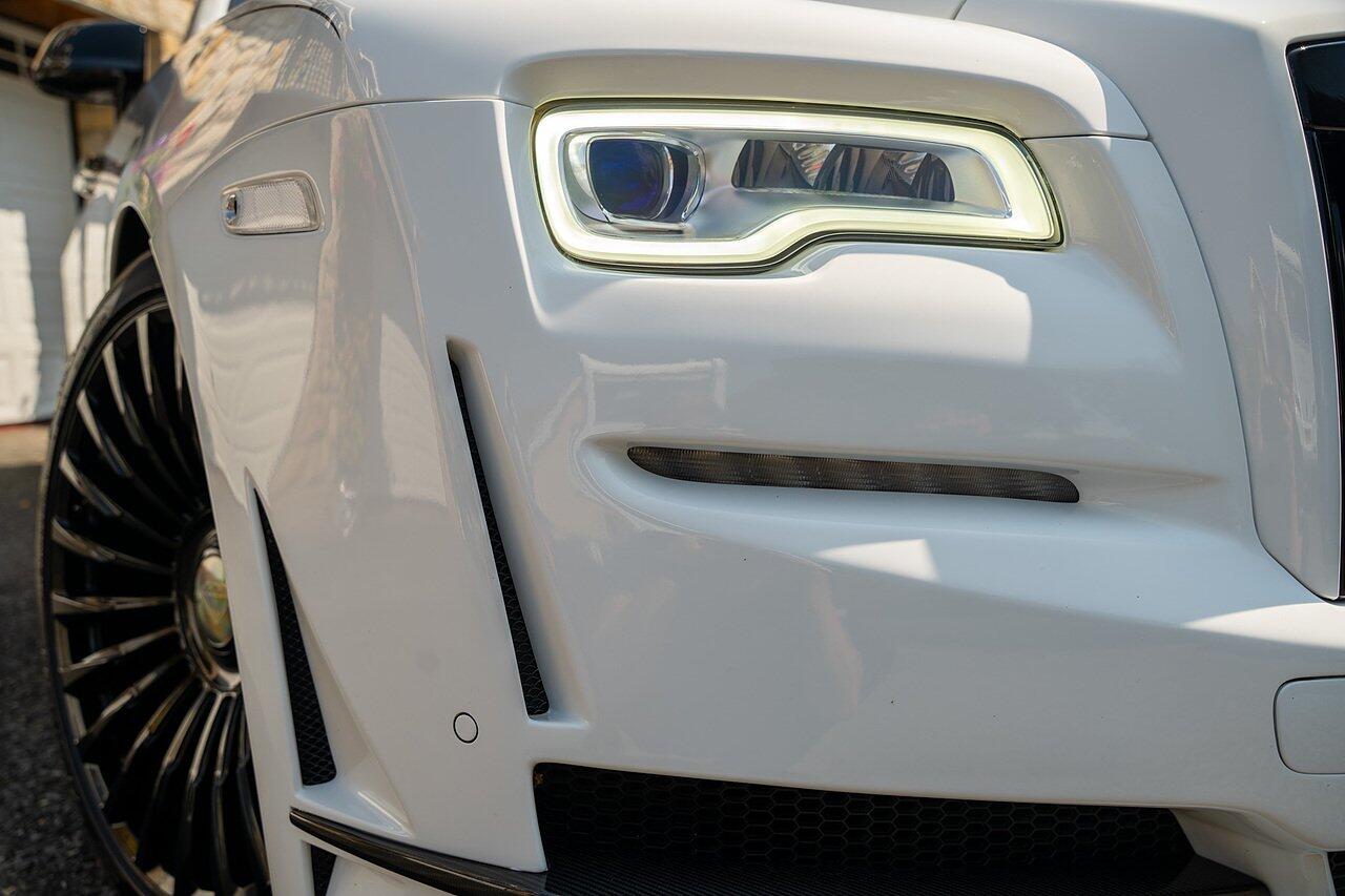 Rolls-Royce Dawn view 30