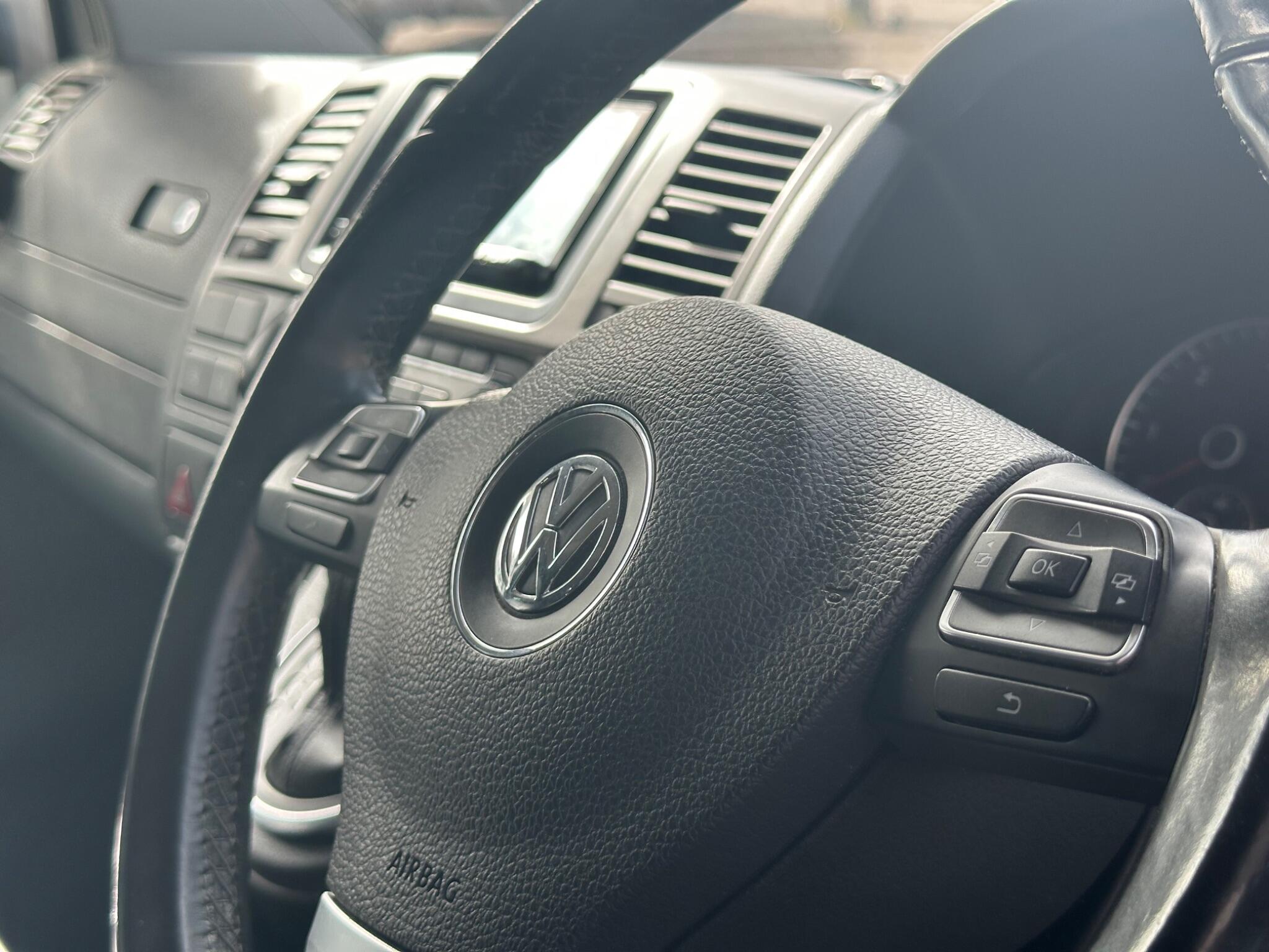 Volkswagen Caravelle view 24