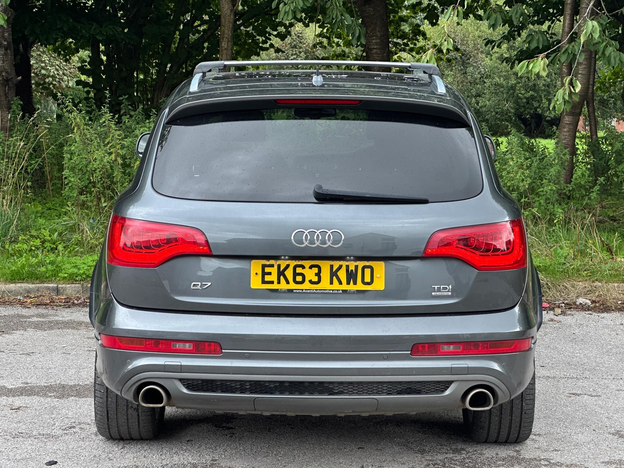 Audi Q7 view 10