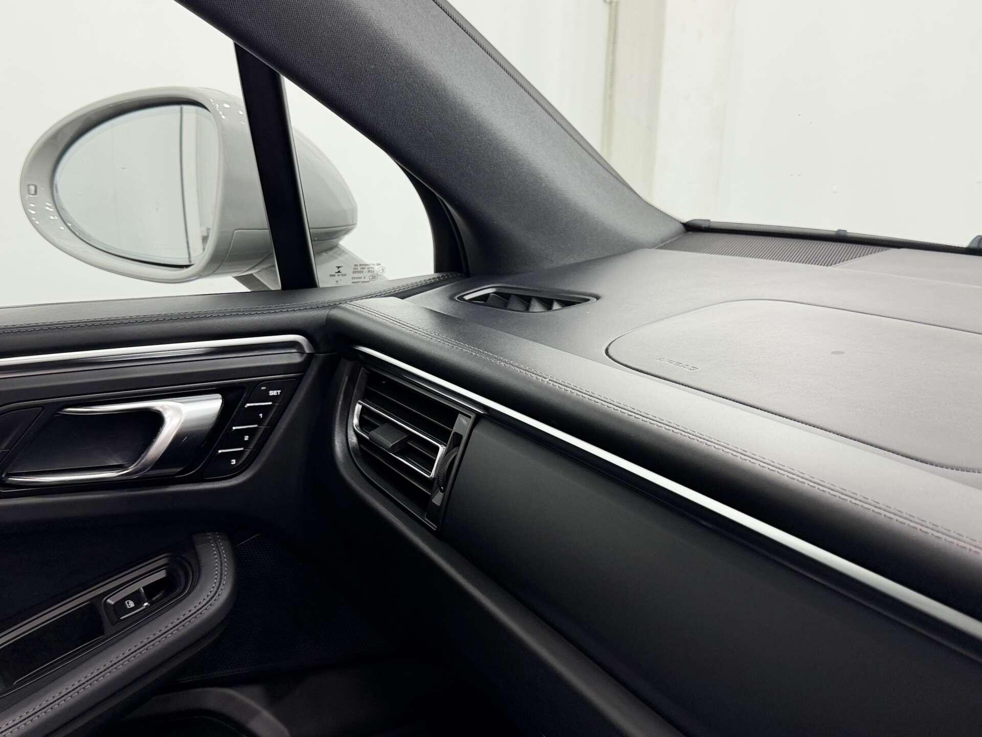 Porsche Macan view 38