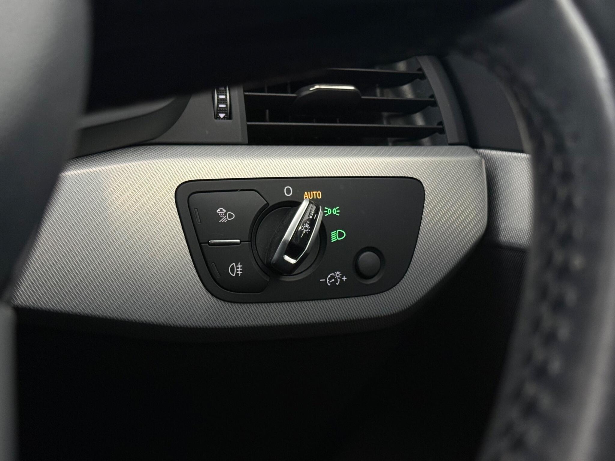 Audi A4 view 16