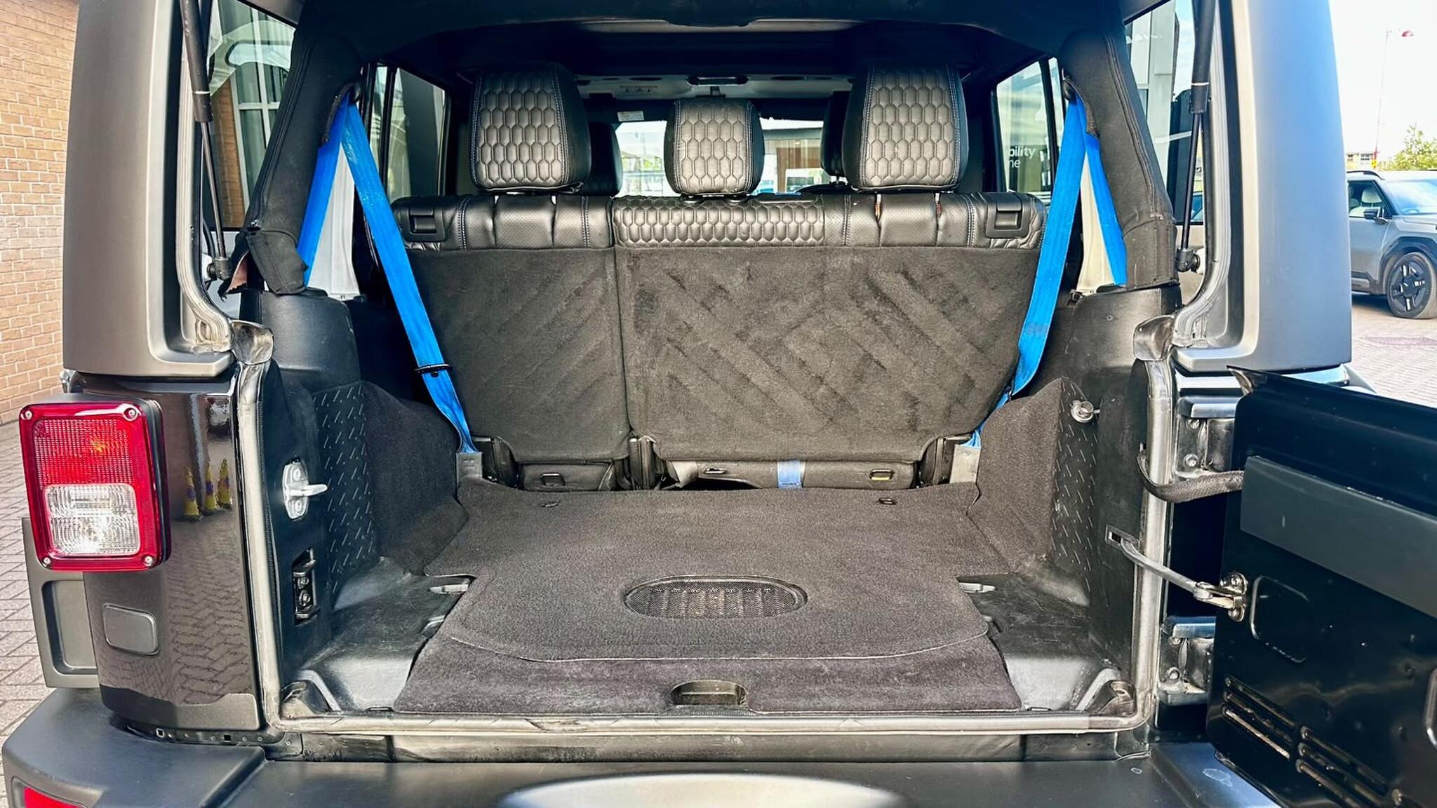 Jeep Wrangler view 32