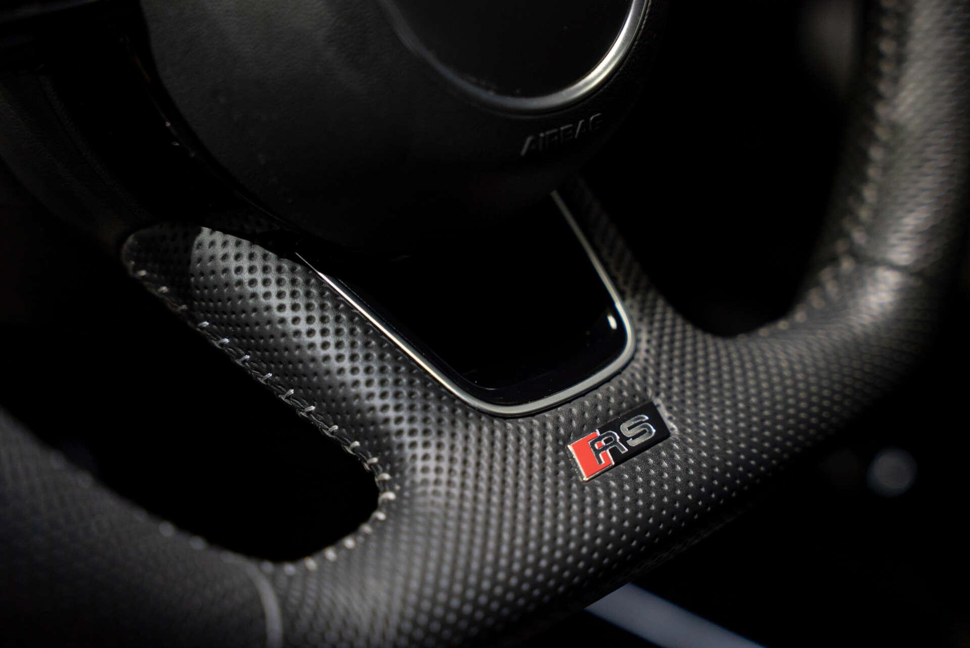 Audi RS4 Avant view 33