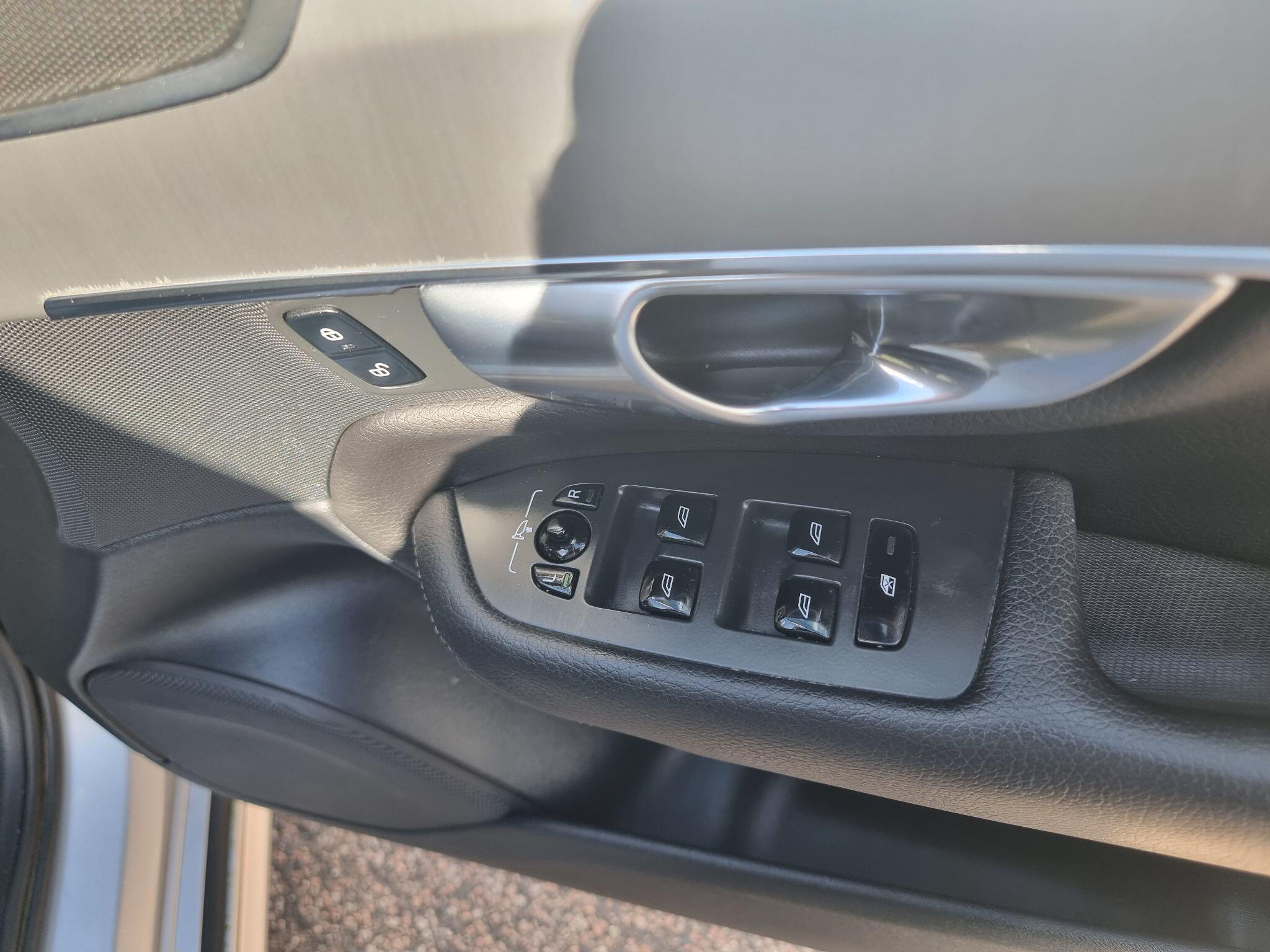 Volvo XC90 view 34