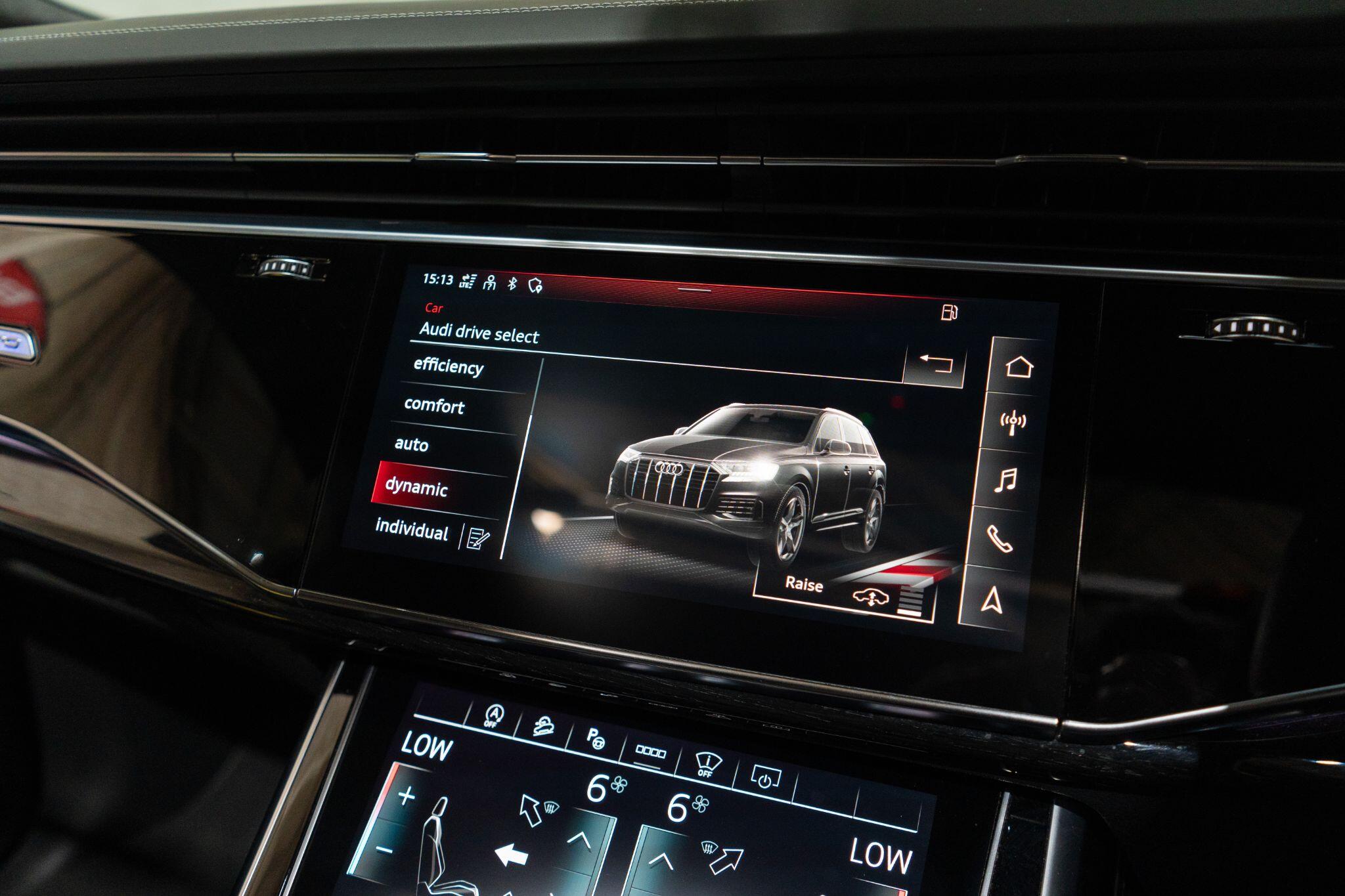Audi Q7 view 30