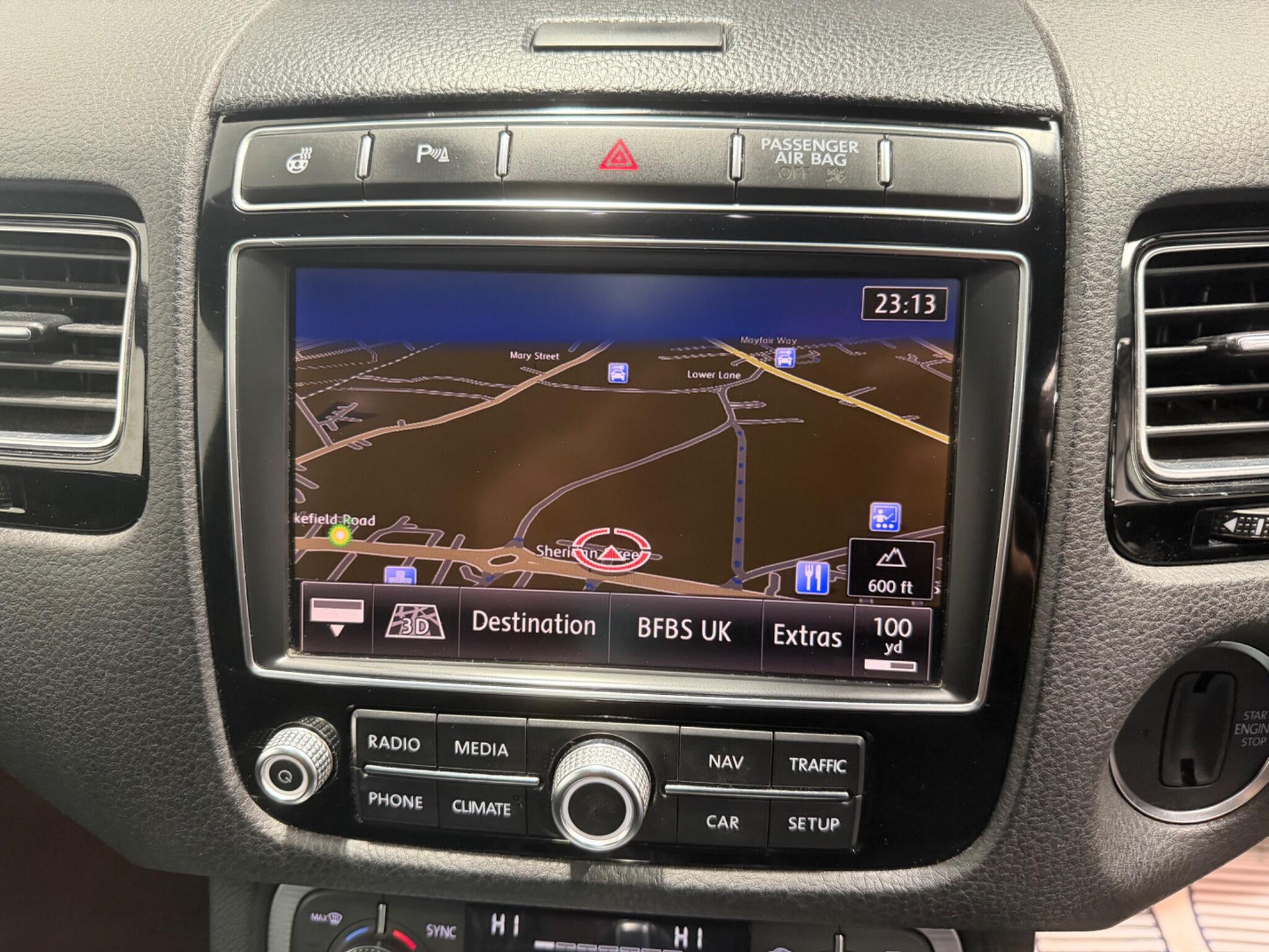 Volkswagen Touareg view 21