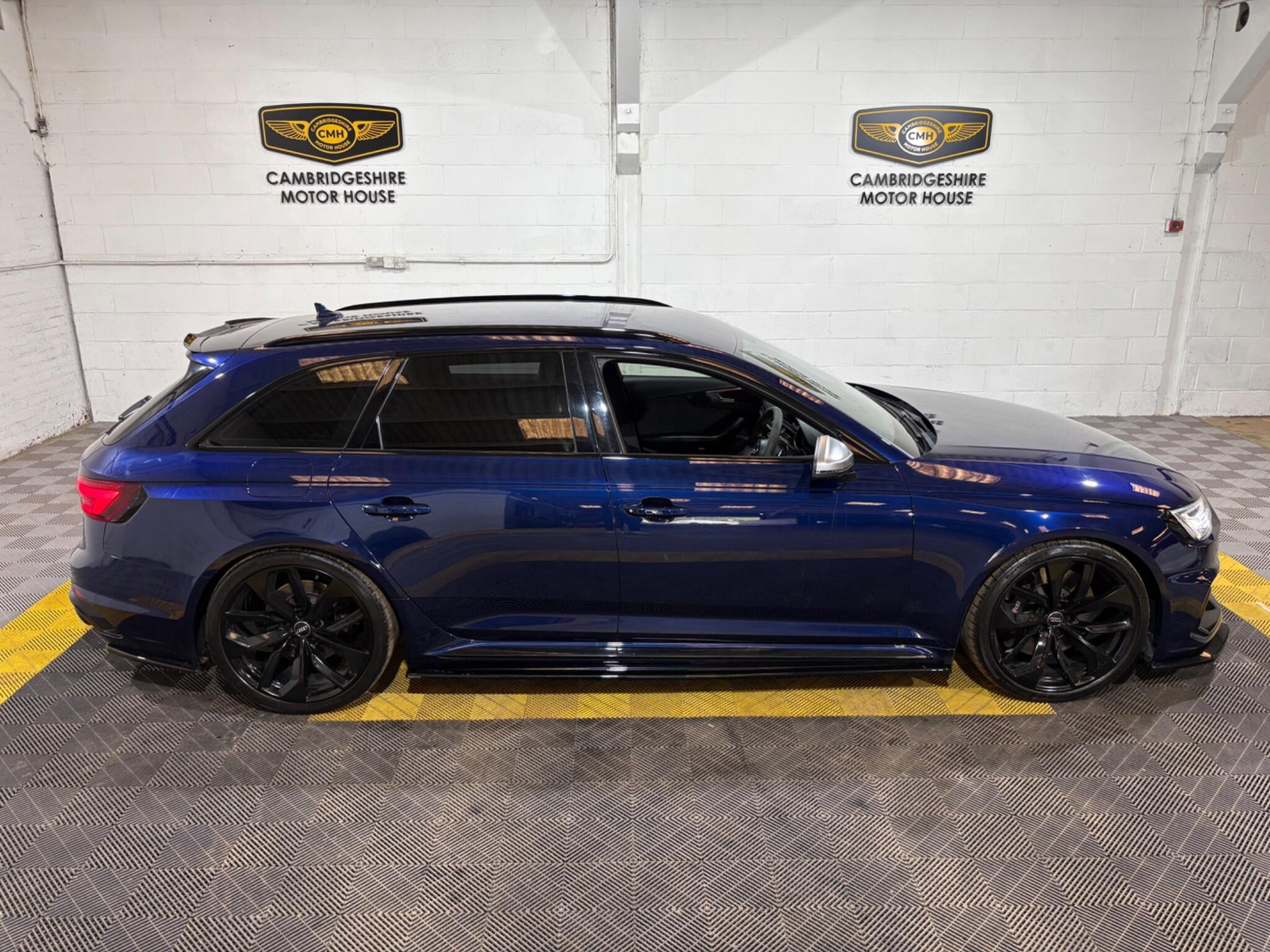 Audi RS4 Avant view 14