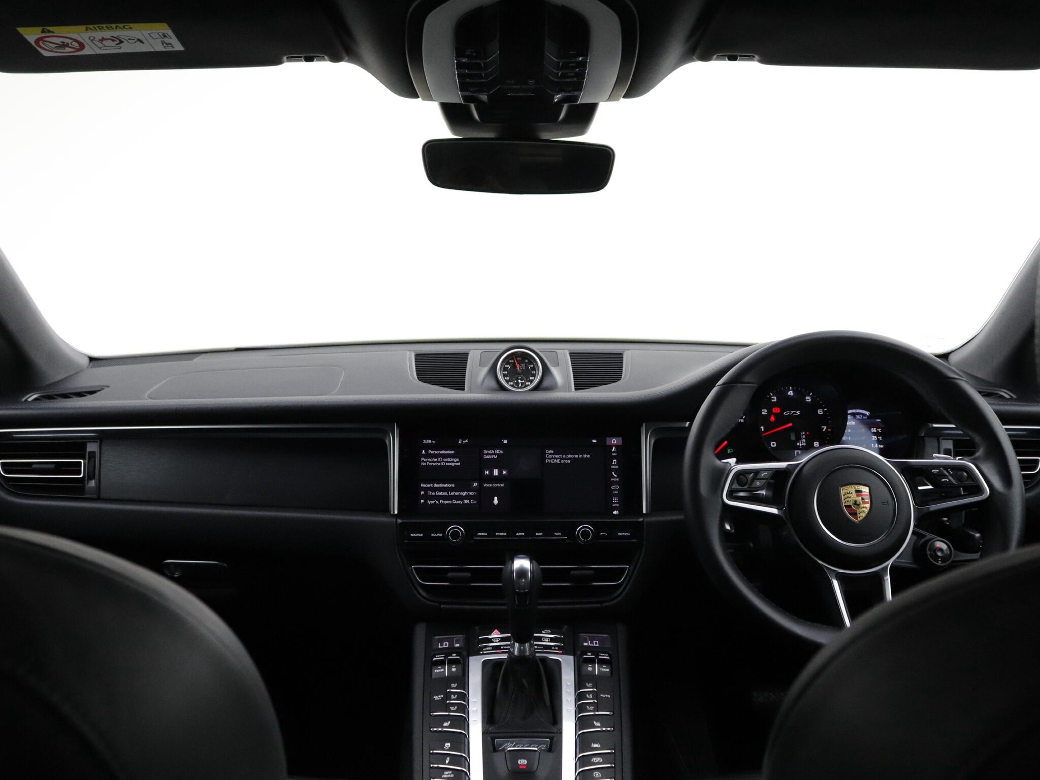Porsche Macan view 16