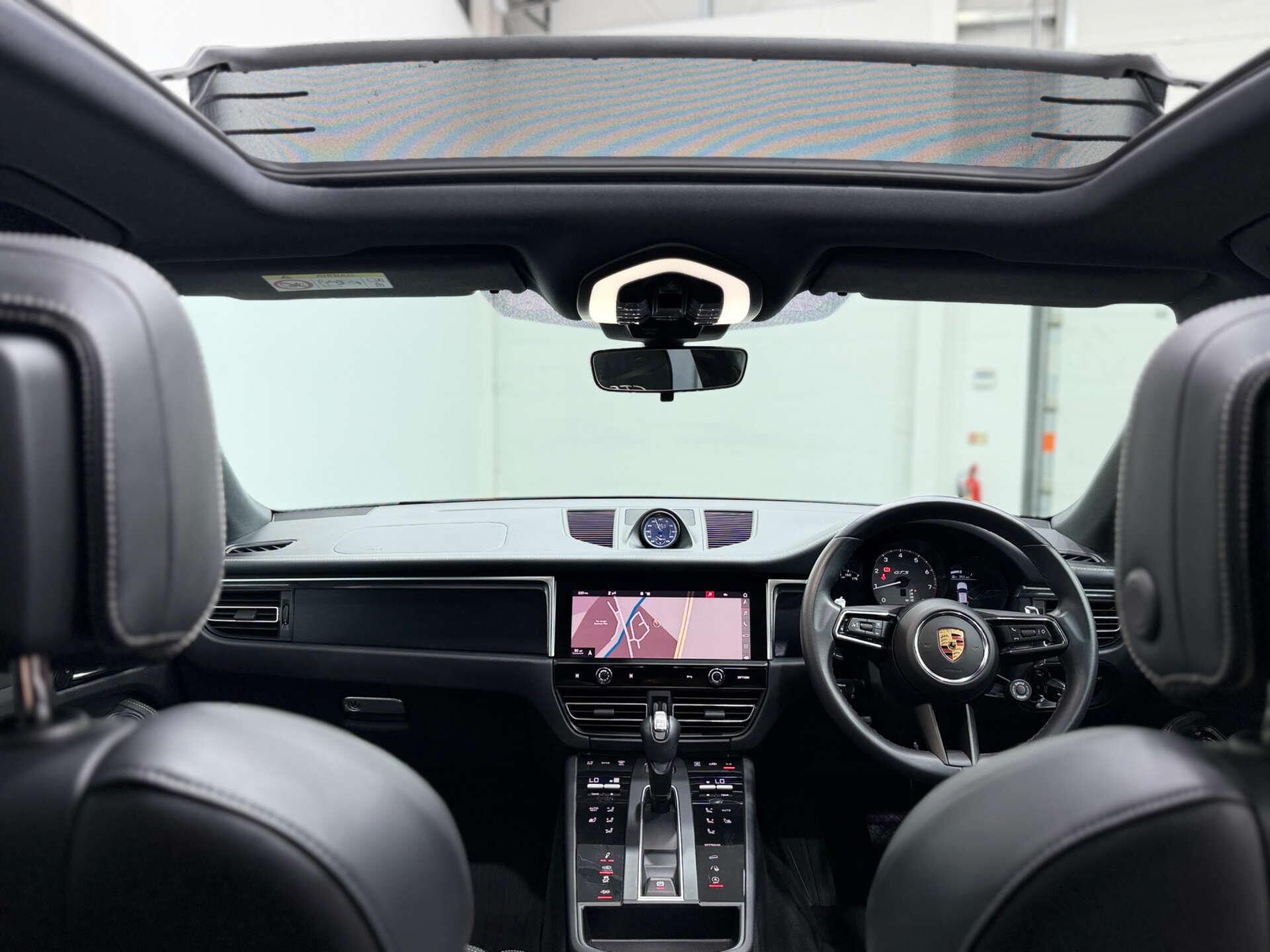 Porsche Macan view 16