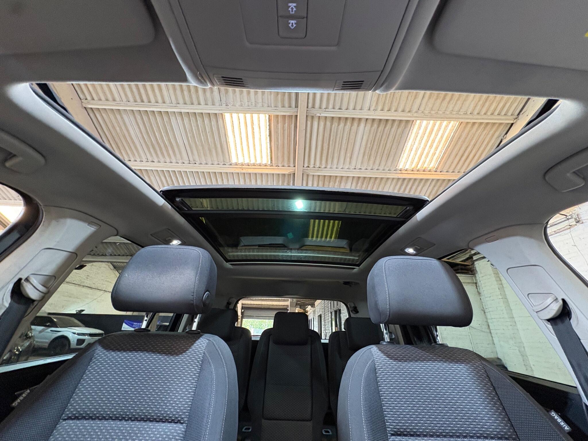 Volkswagen Touran view 9