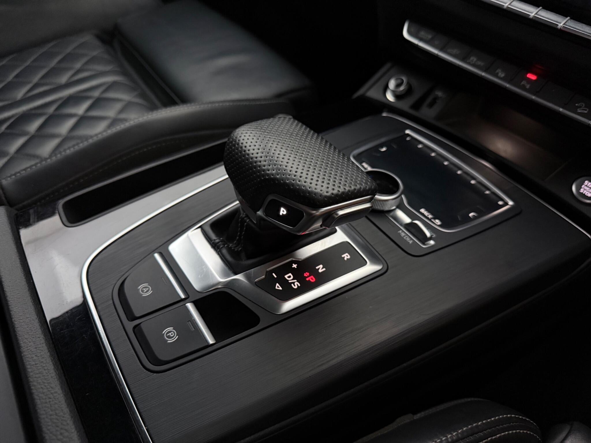 Audi Q5 view 22