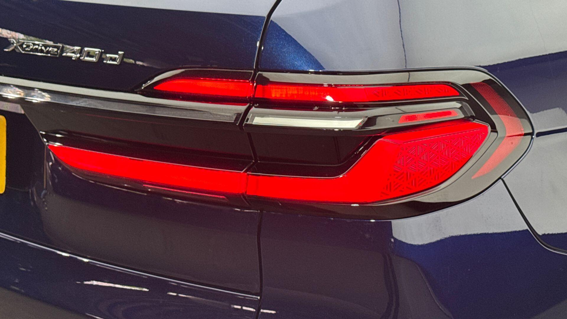 BMW X7 view 7