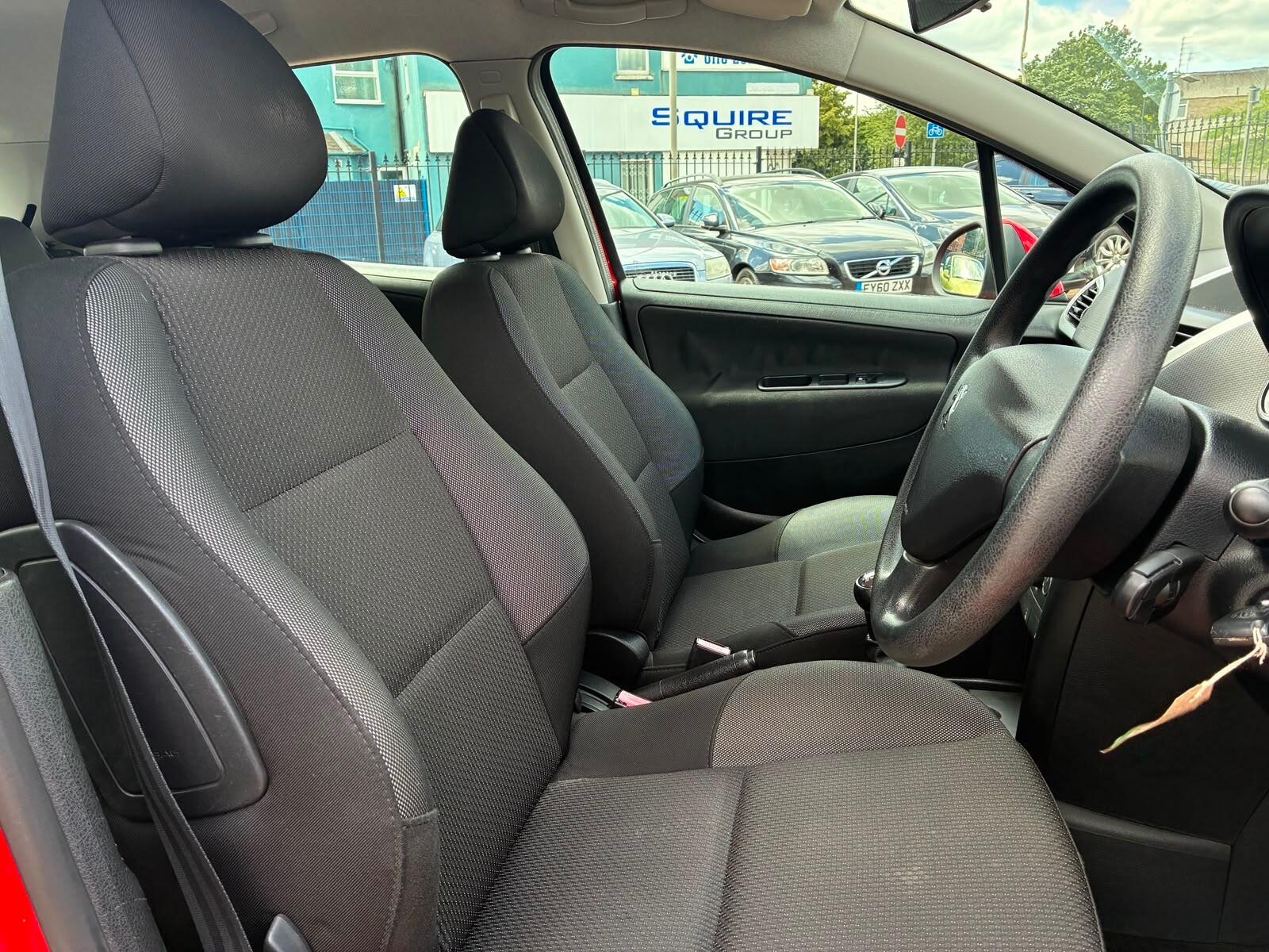 Peugeot 207 view 11