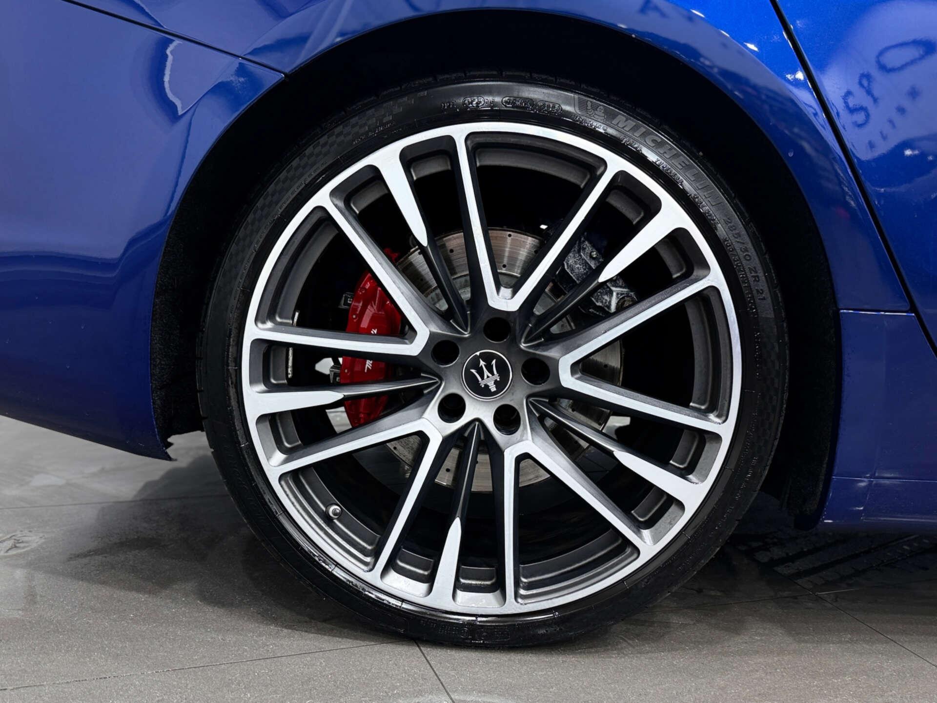 Maserati Ghibli view 10