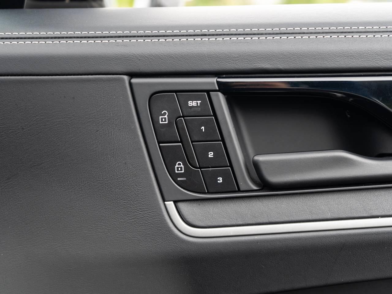 Porsche Cayenne view 39