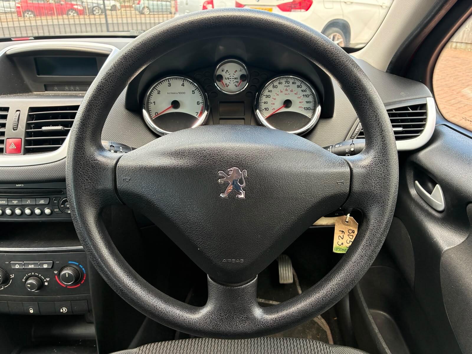 Peugeot 207 view 16