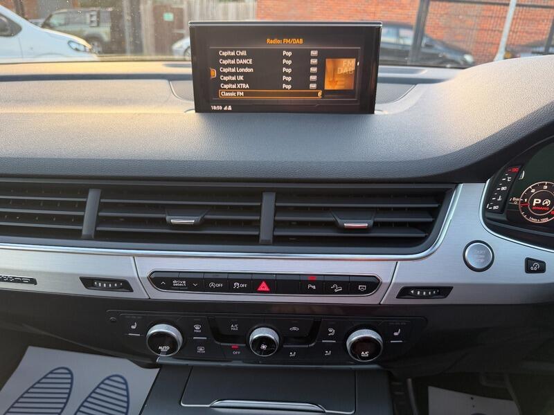 Audi Q7 view 38