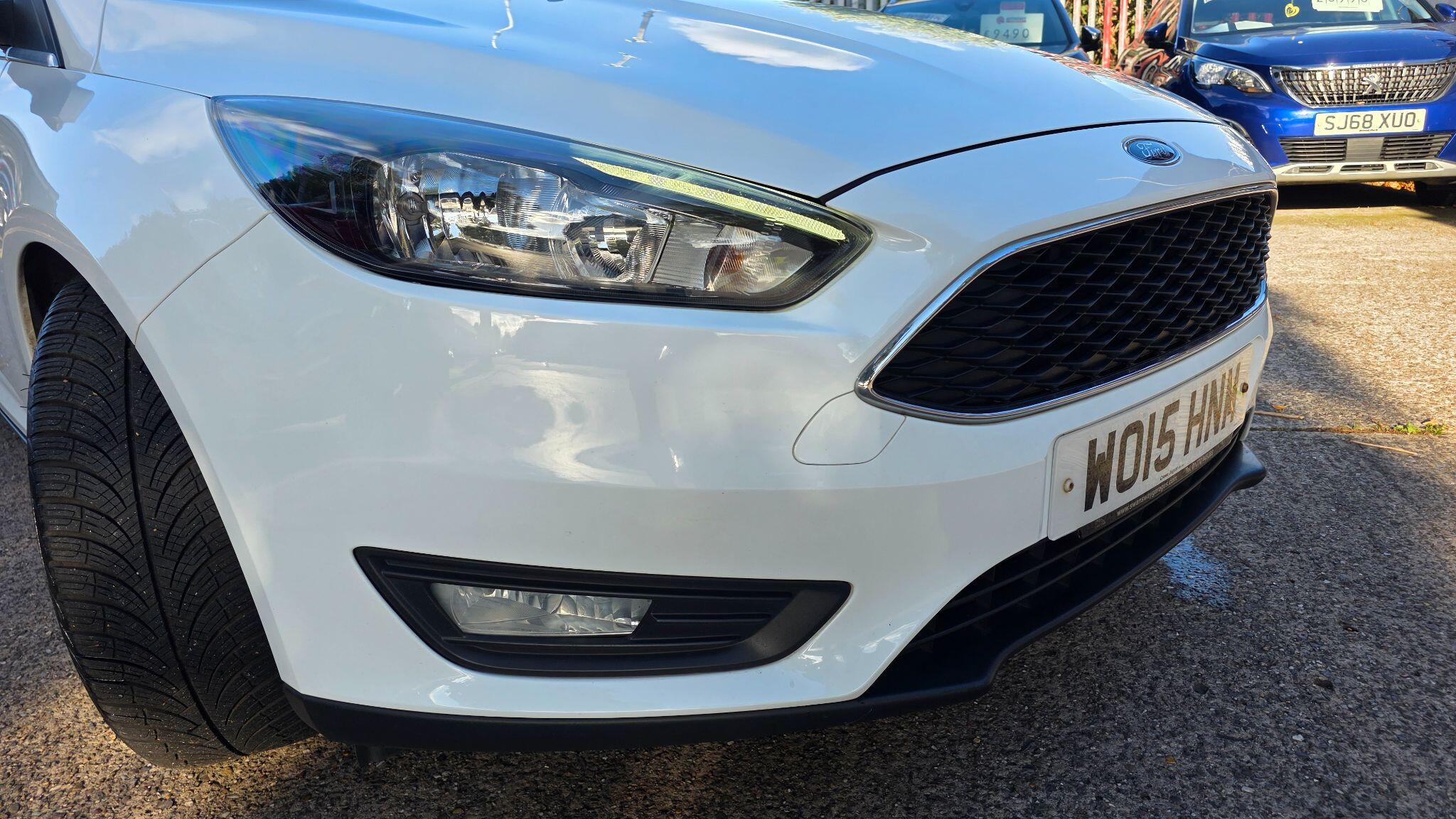 Ford Focus view 13