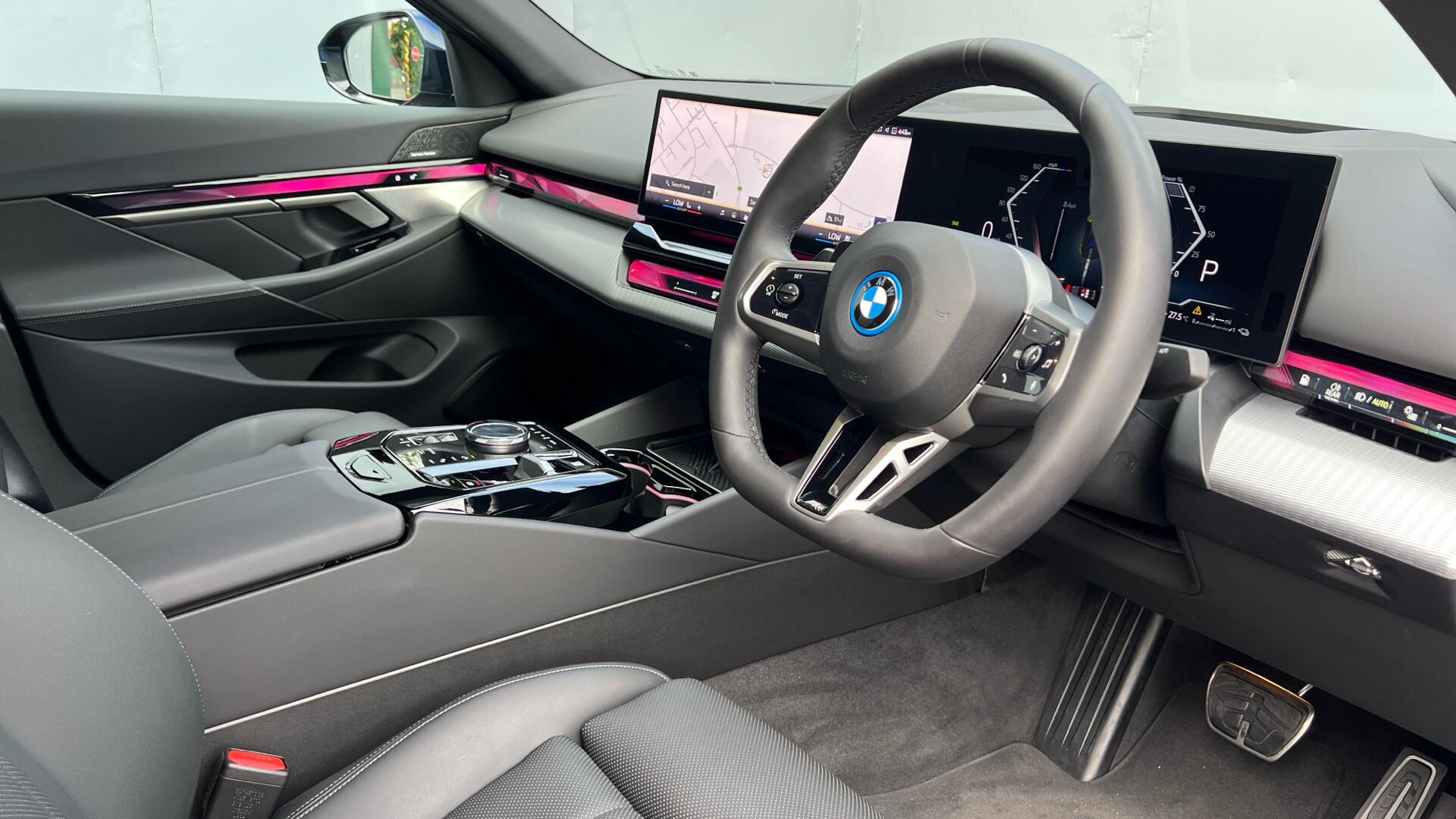 BMW 5 Series view 6