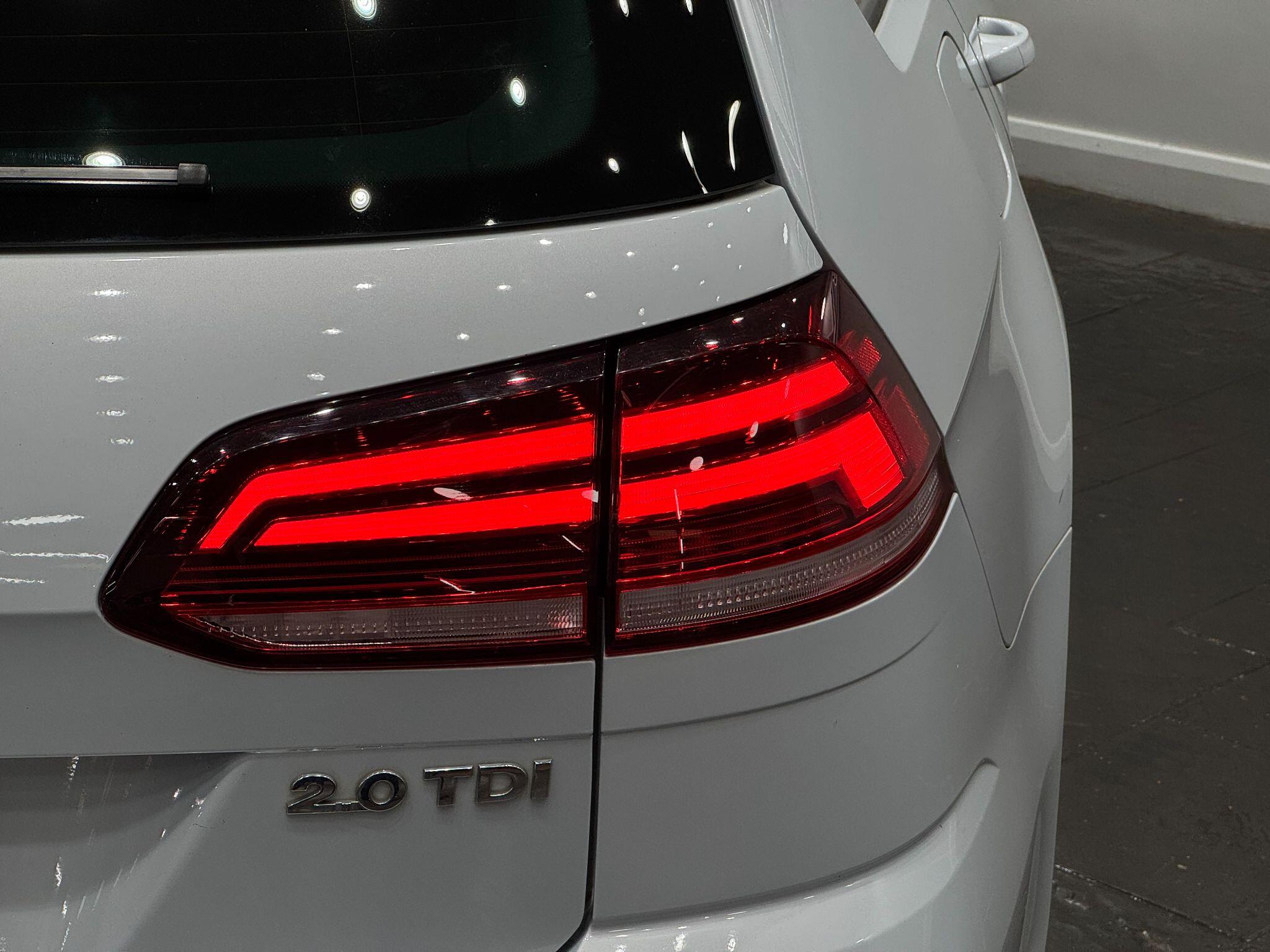 Volkswagen Golf view 24