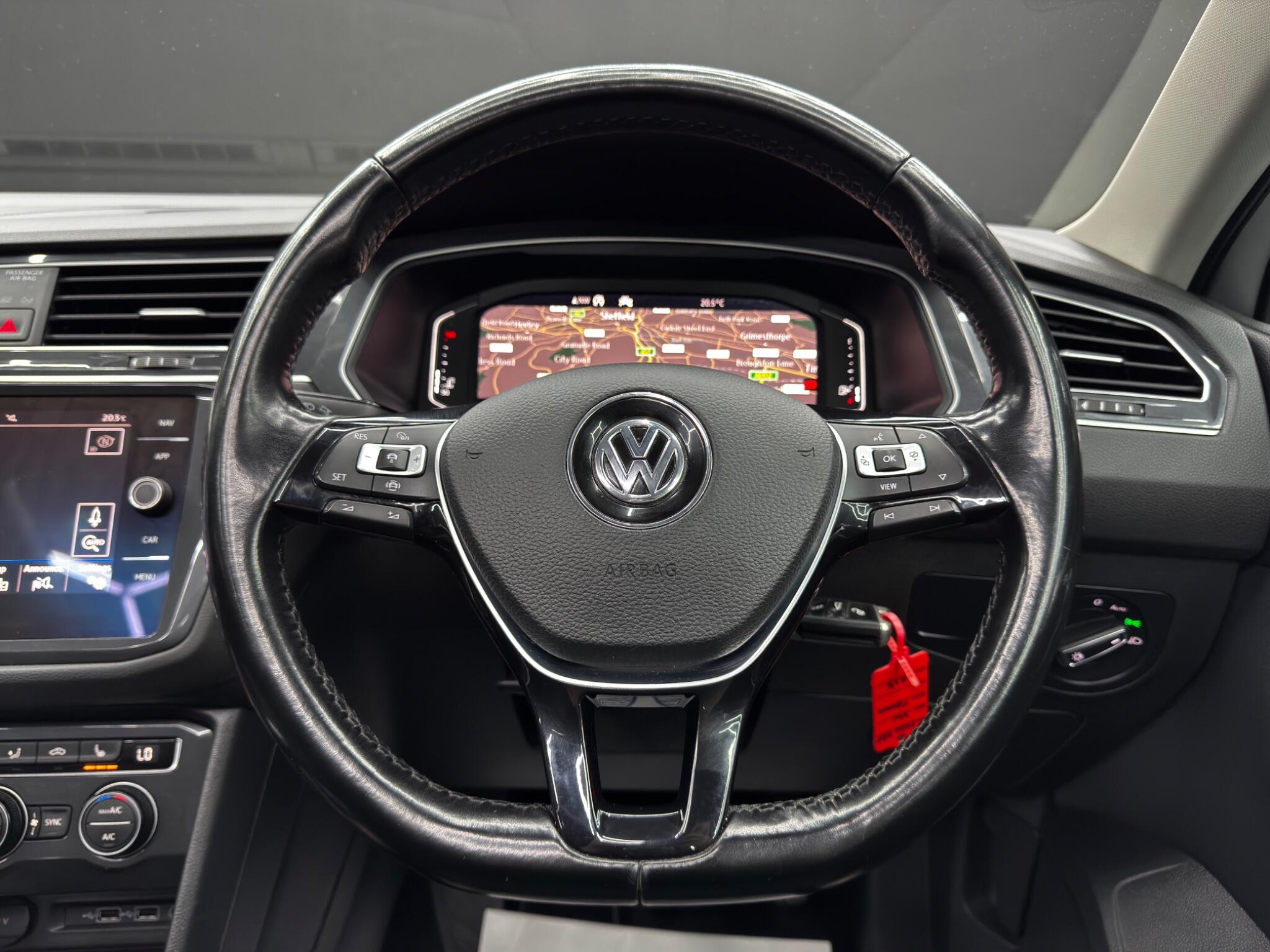 Volkswagen Tiguan view 19