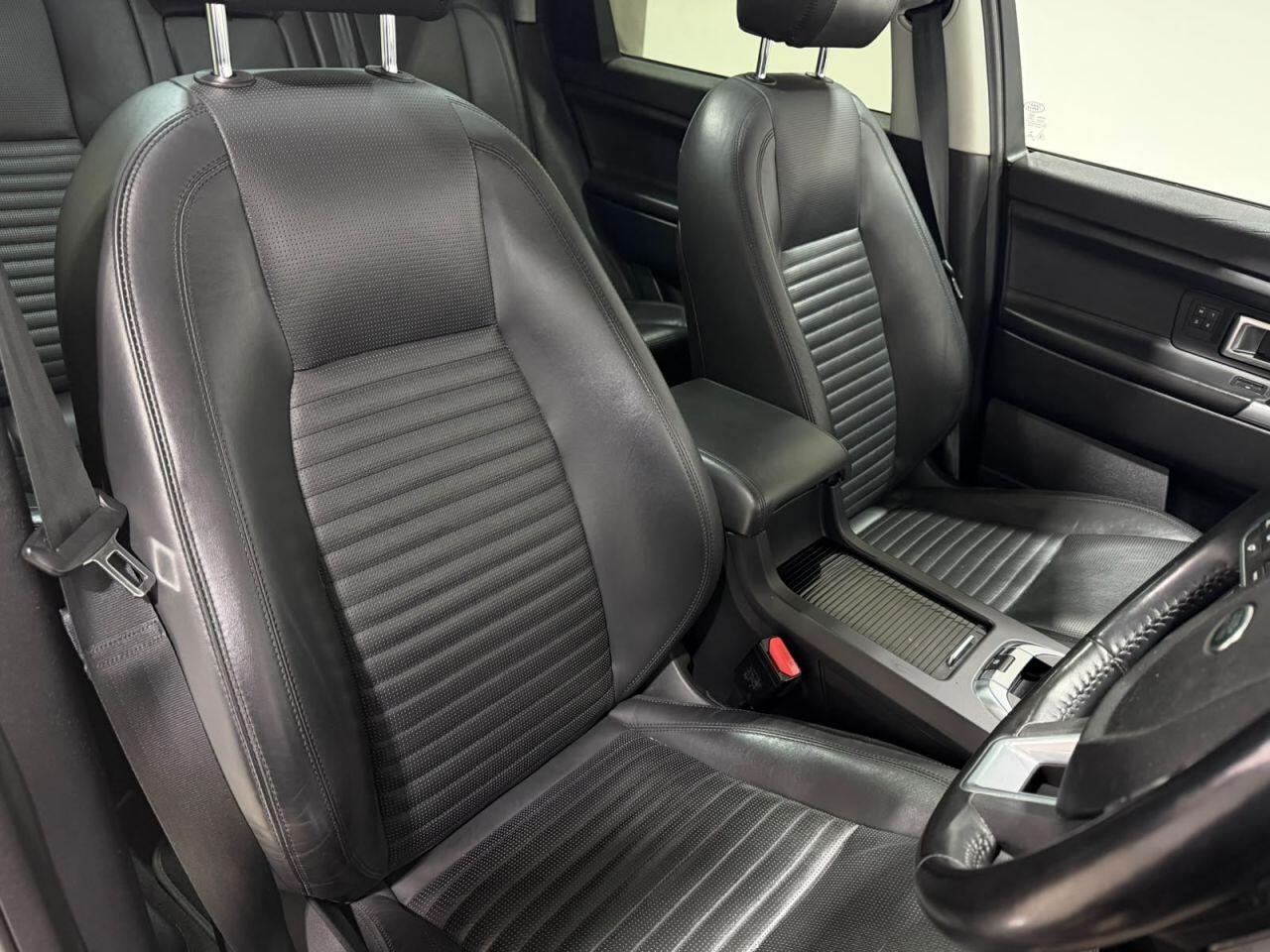 Land Rover Discovery Sport view 16