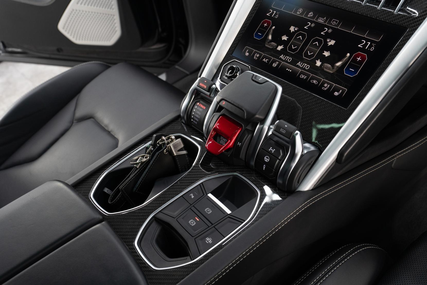 Lamborghini Urus view 4