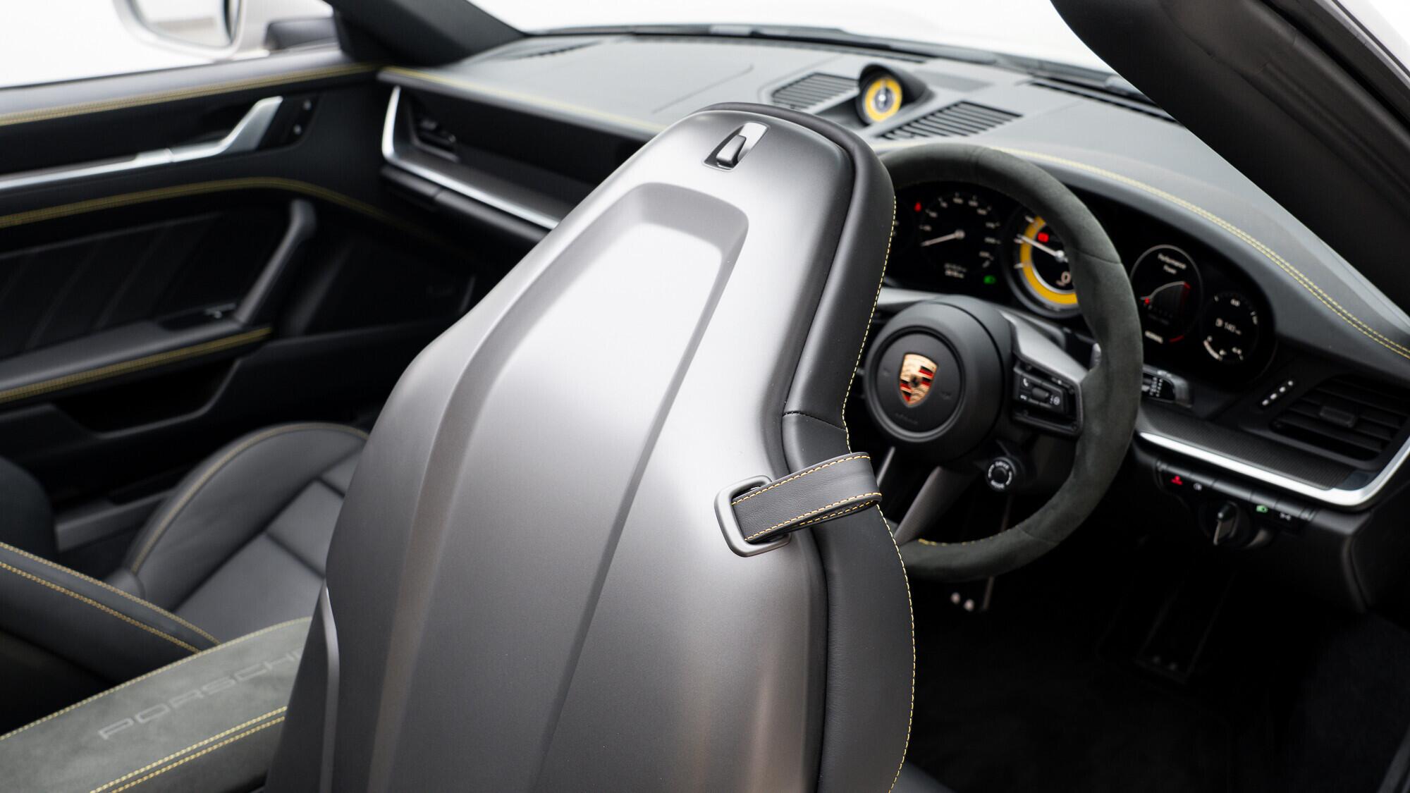 Porsche 911 view 23