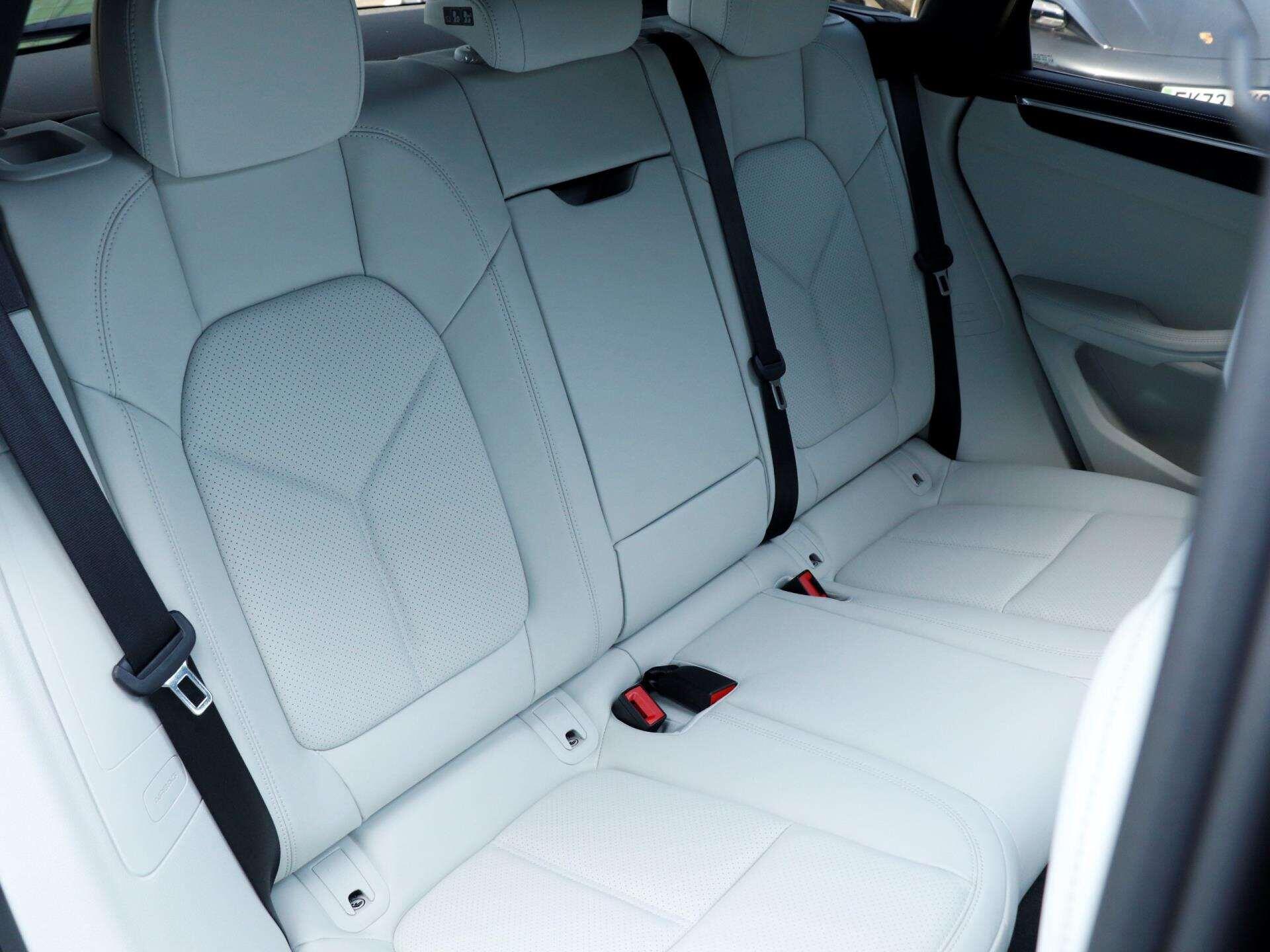 Porsche Macan view 28