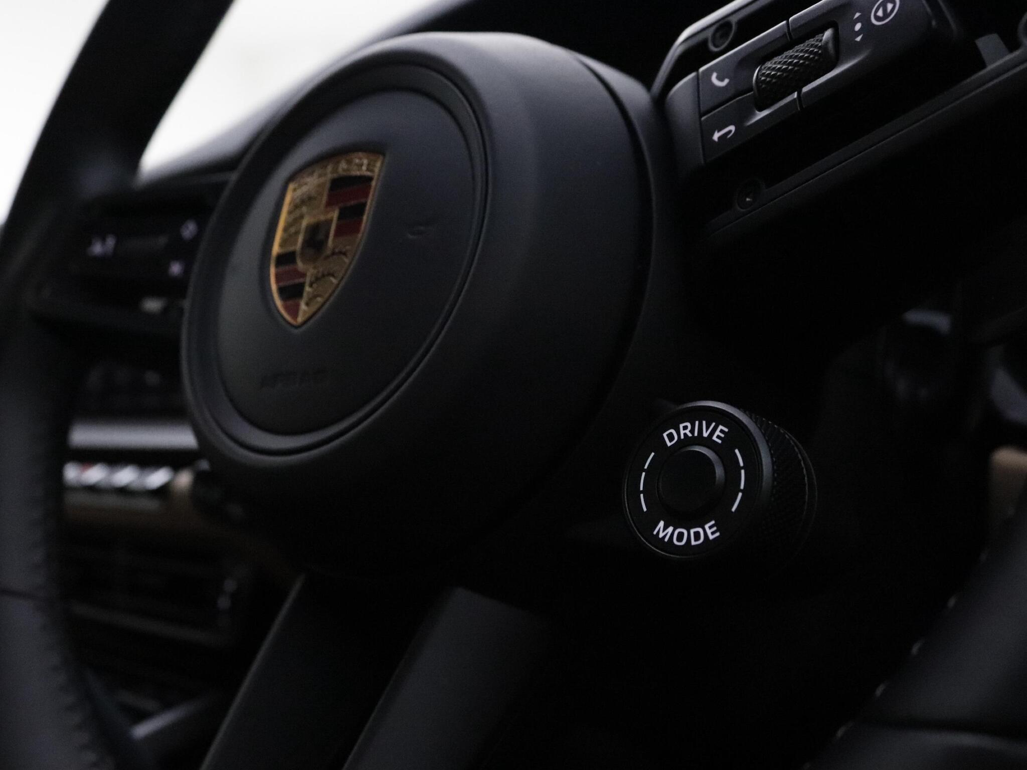 Porsche 911 view 27
