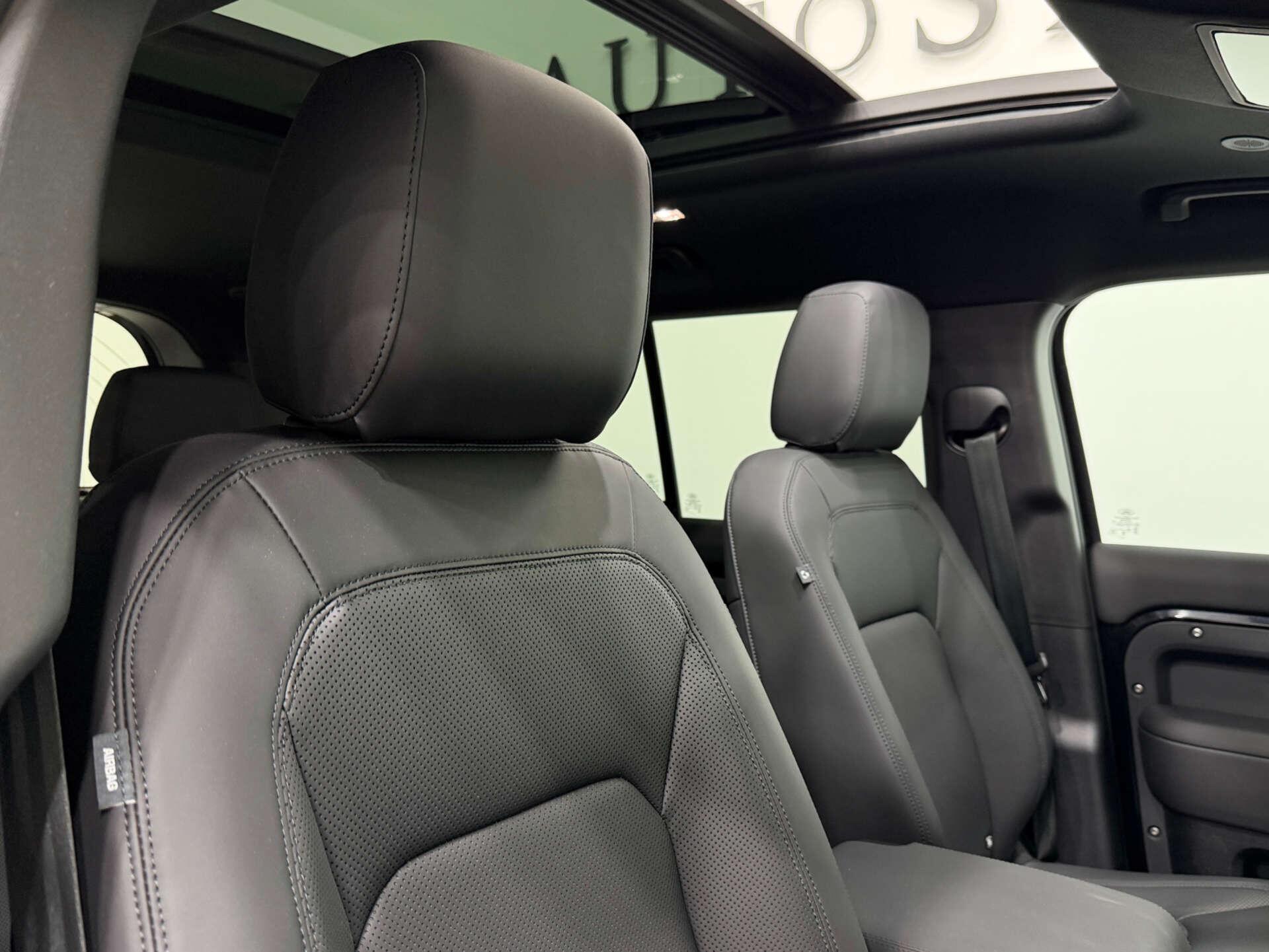 Land Rover Defender view 33
