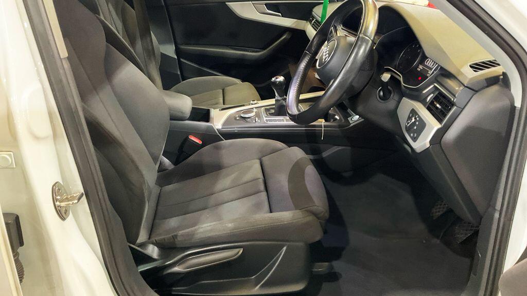 Audi A4 view 11