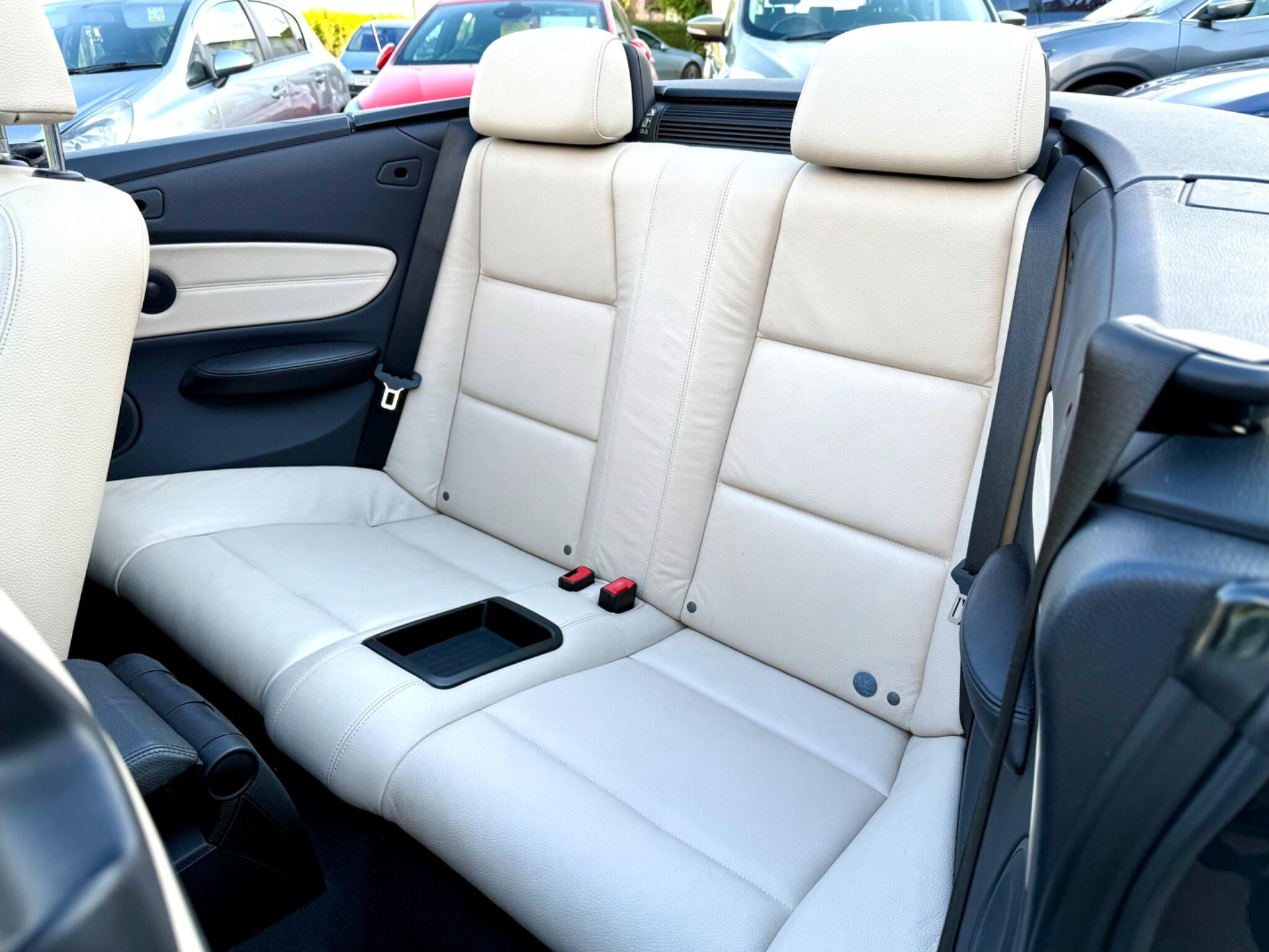 2012 BMW 1 Series image 32
