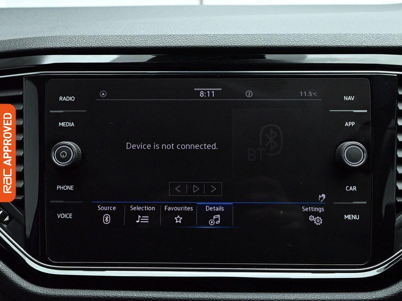 Volkswagen T-Roc view 16