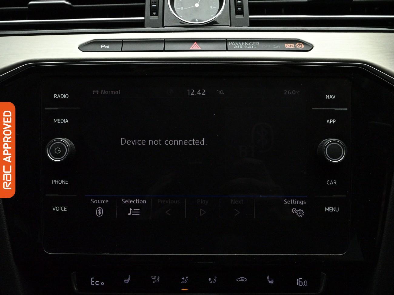 Volkswagen Passat view 17