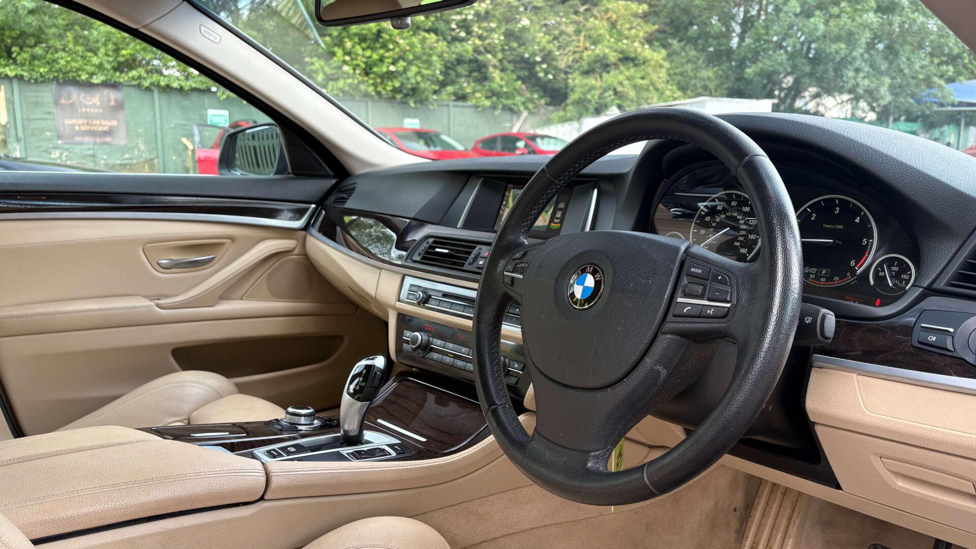 BMW 5 Series view 7