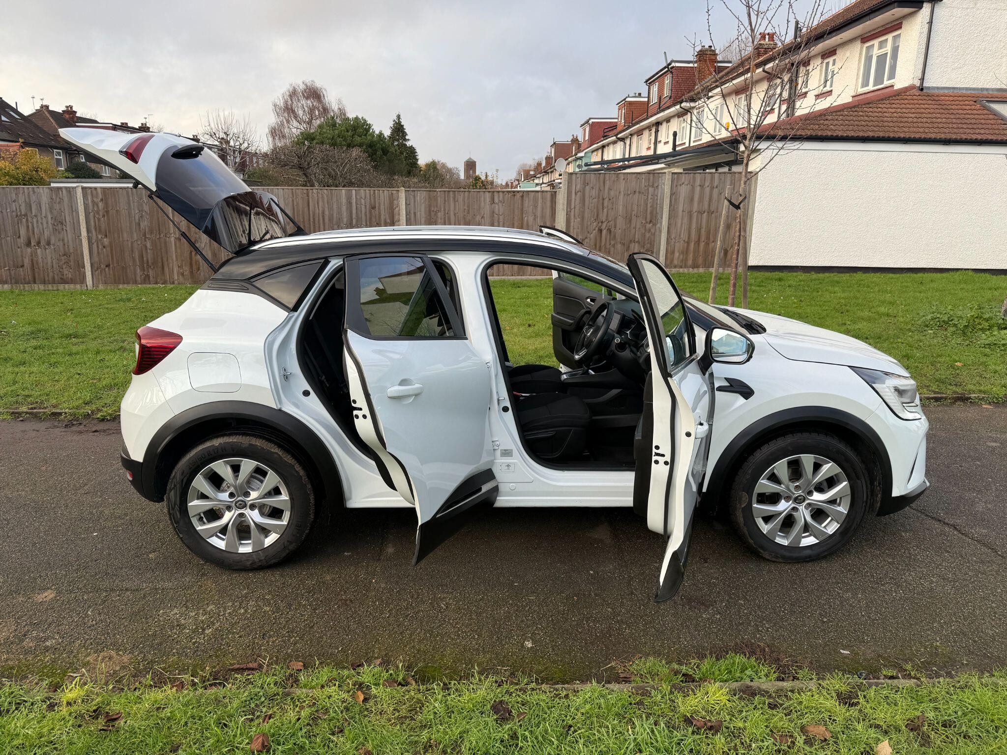 2021 Renault Captur 1.3 TCe Iconic EDC Euro 6 (s/s) 5dr • 36,000 miles image 32