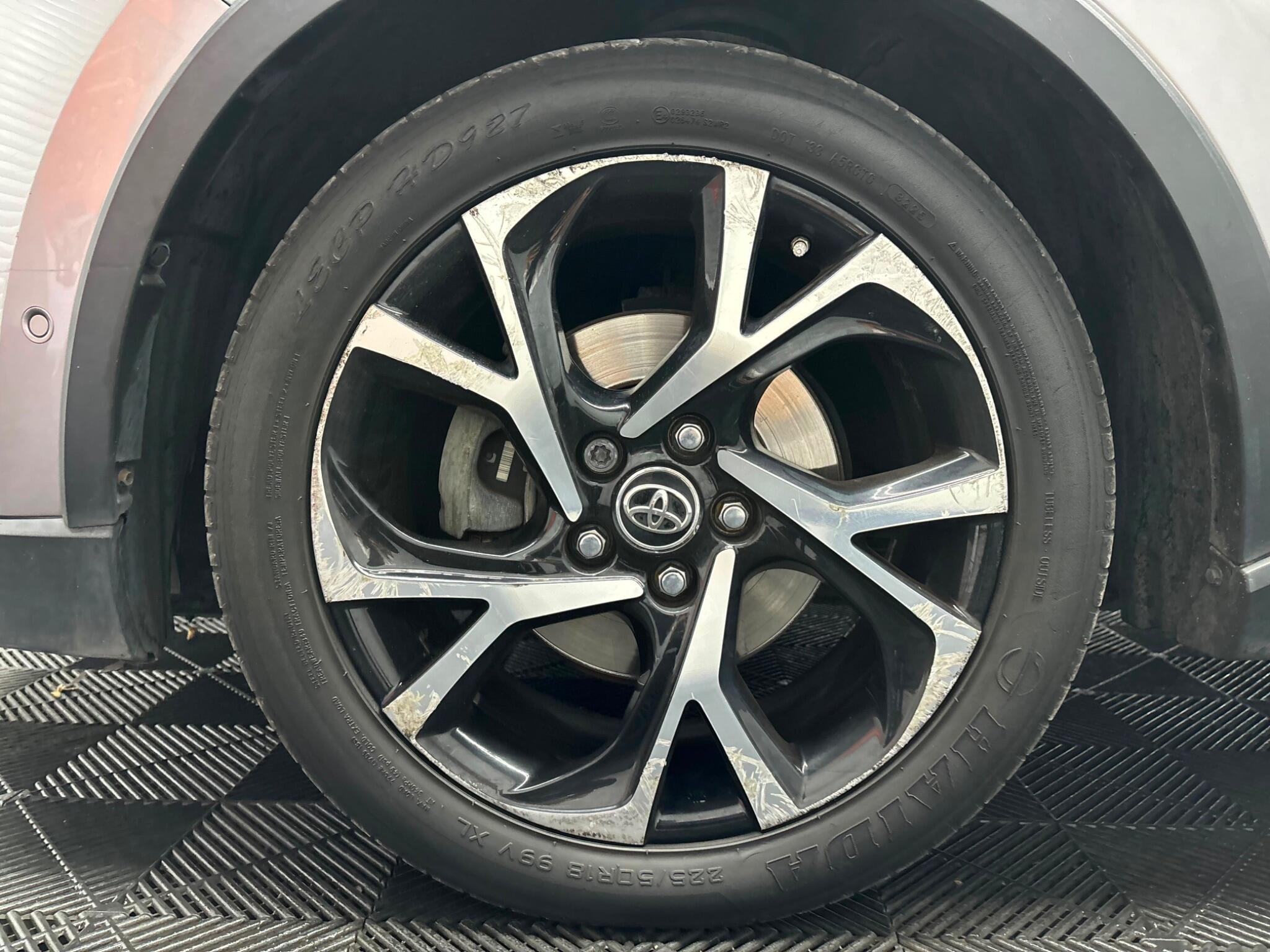 Toyota C-HR view 32