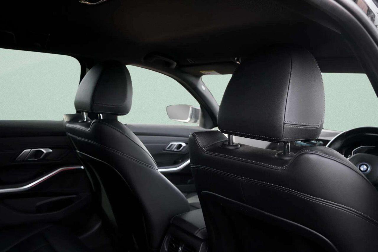 BMW 3 Series view 21