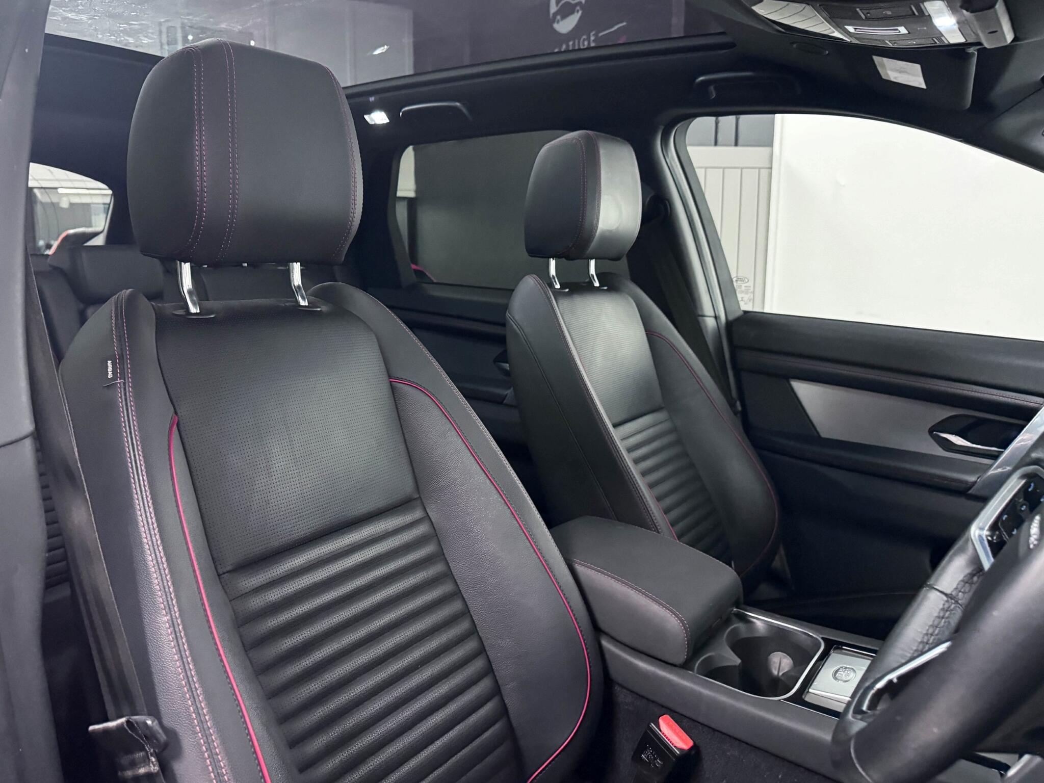 Land Rover Discovery Sport view 30