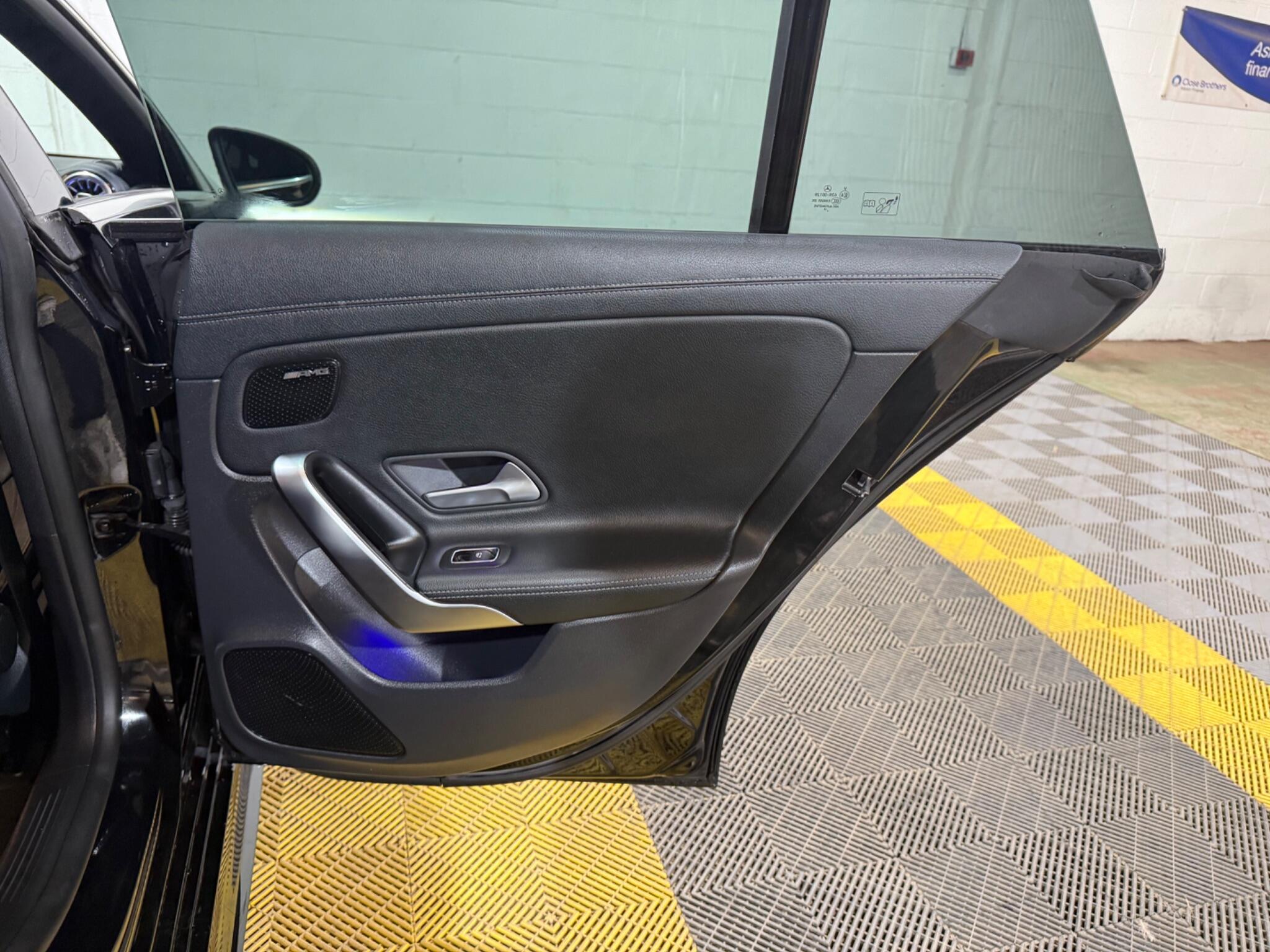 Mercedes-Benz Cla view 40