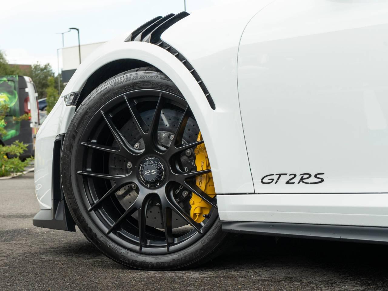 Porsche 911 view 51