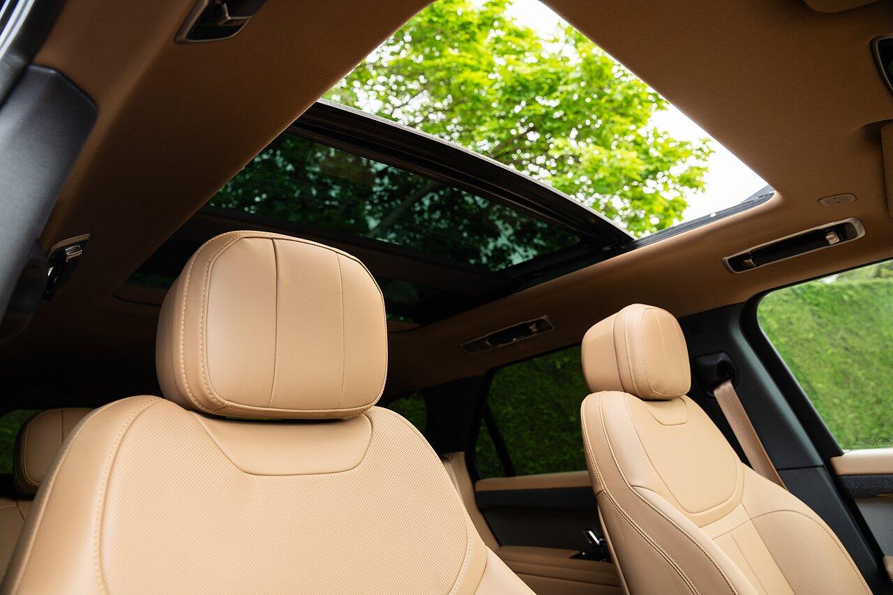 Land Rover Range Rover Sport view 2